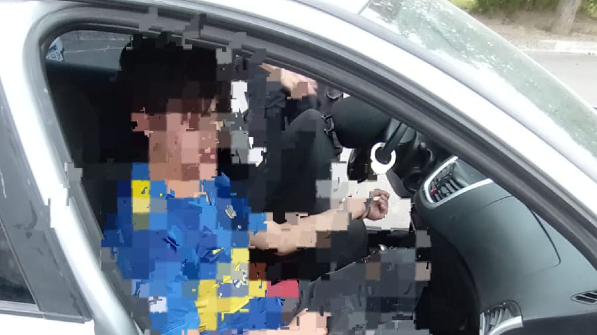 Lo encontraron "in fraganti": intentaba robar un auto y terminó detenido