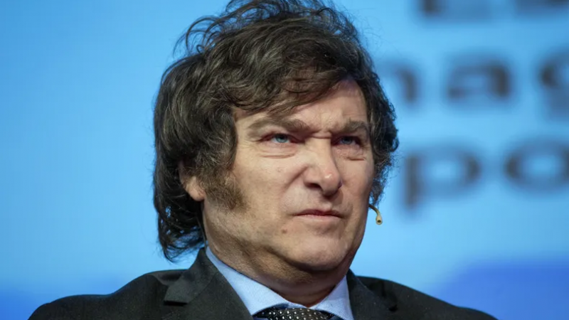 Milei responsabilizó al kirchnerismo por el conflicto con España