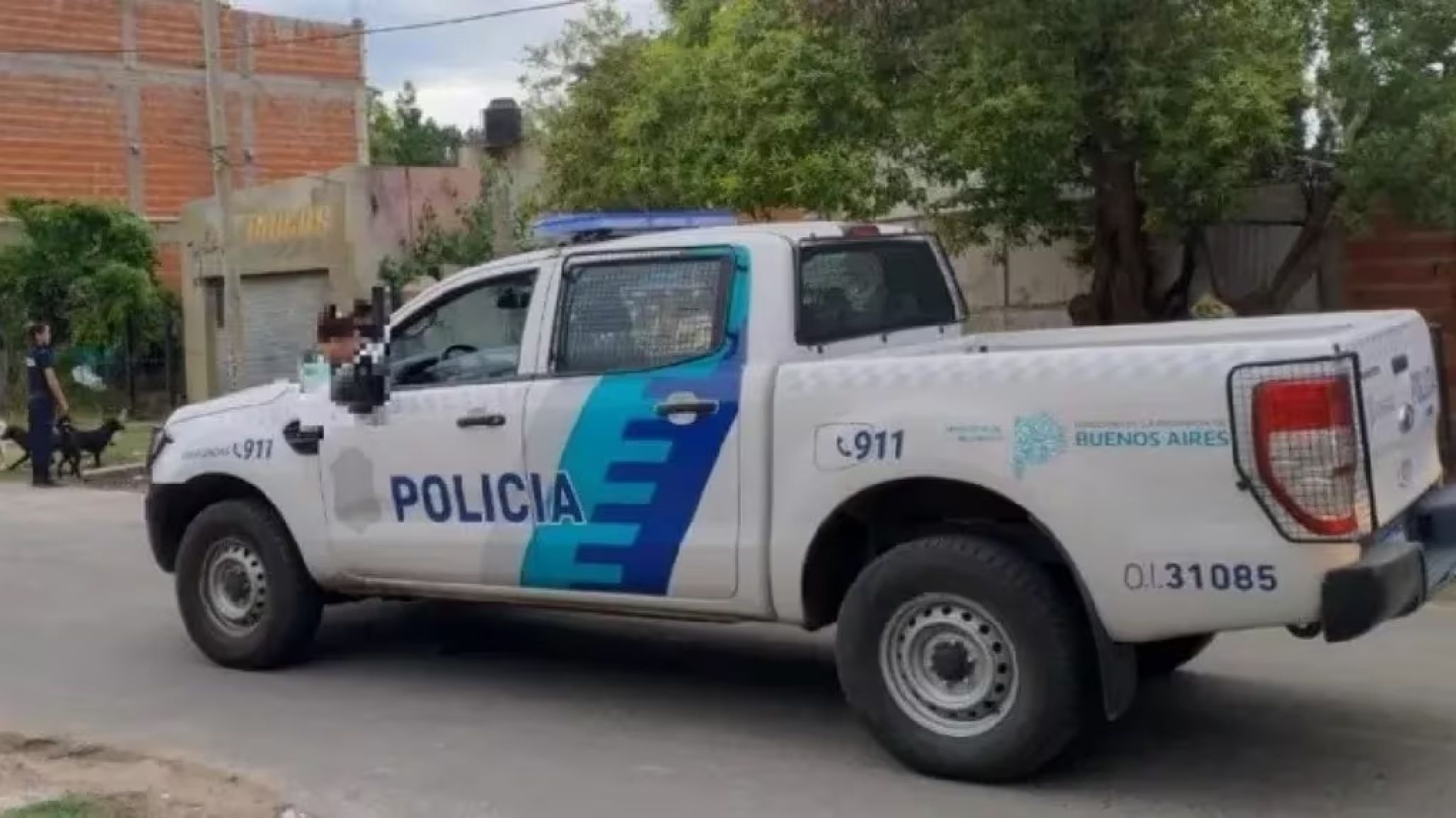 Un policía que trabaja de conductor en una app mató a un ladrón que quiso robarle