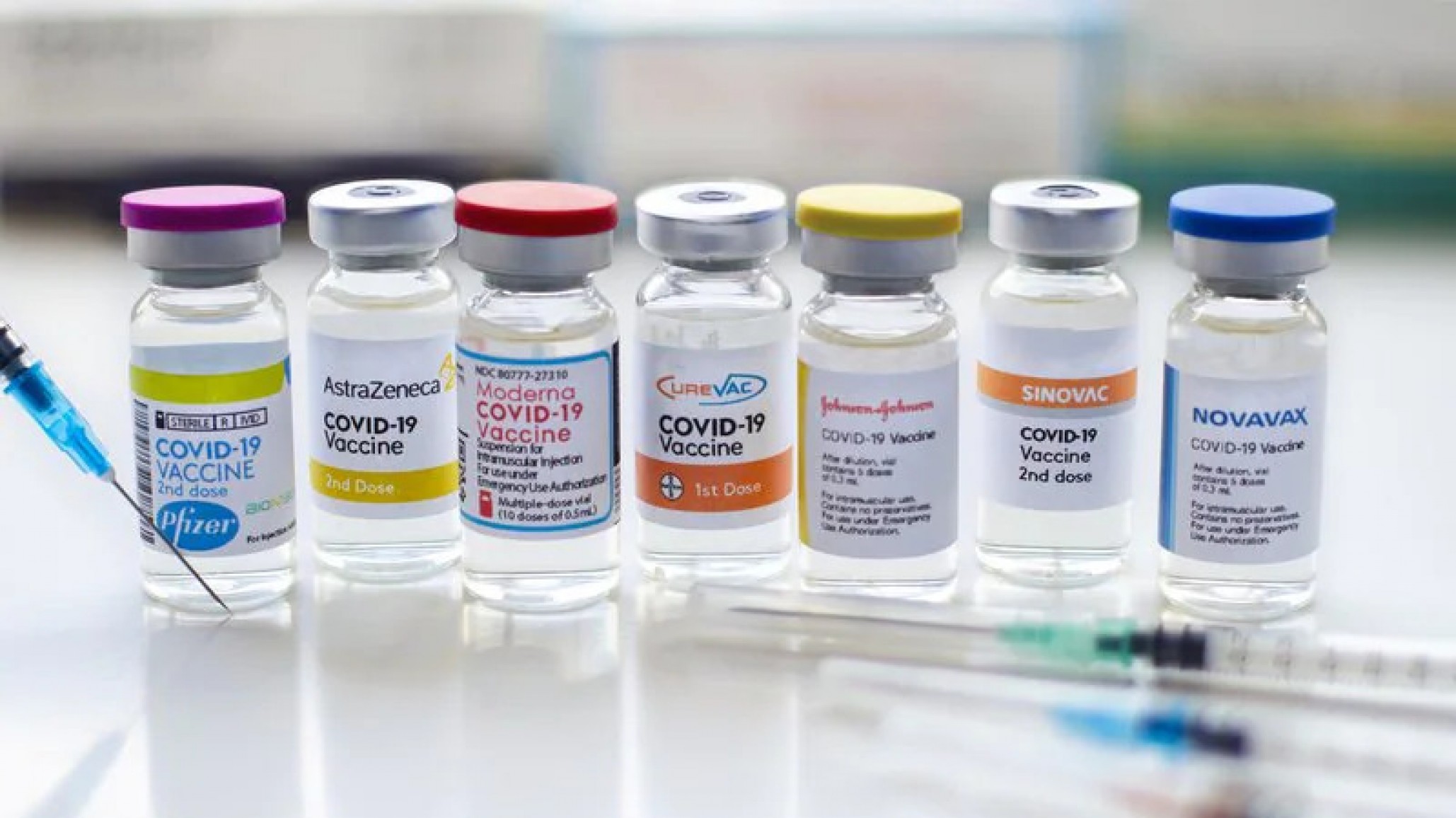 Una reconocida patóloga apuntó sobre las vacunas contra el covid que se están aplicando en el país: "Son obsoletas"