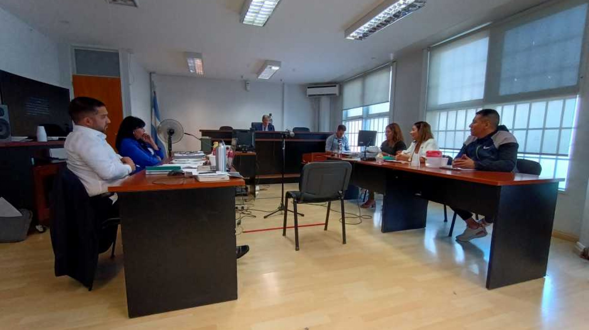 En plena audiencia una mujer le quiso entregar marihuana a su hermano preso