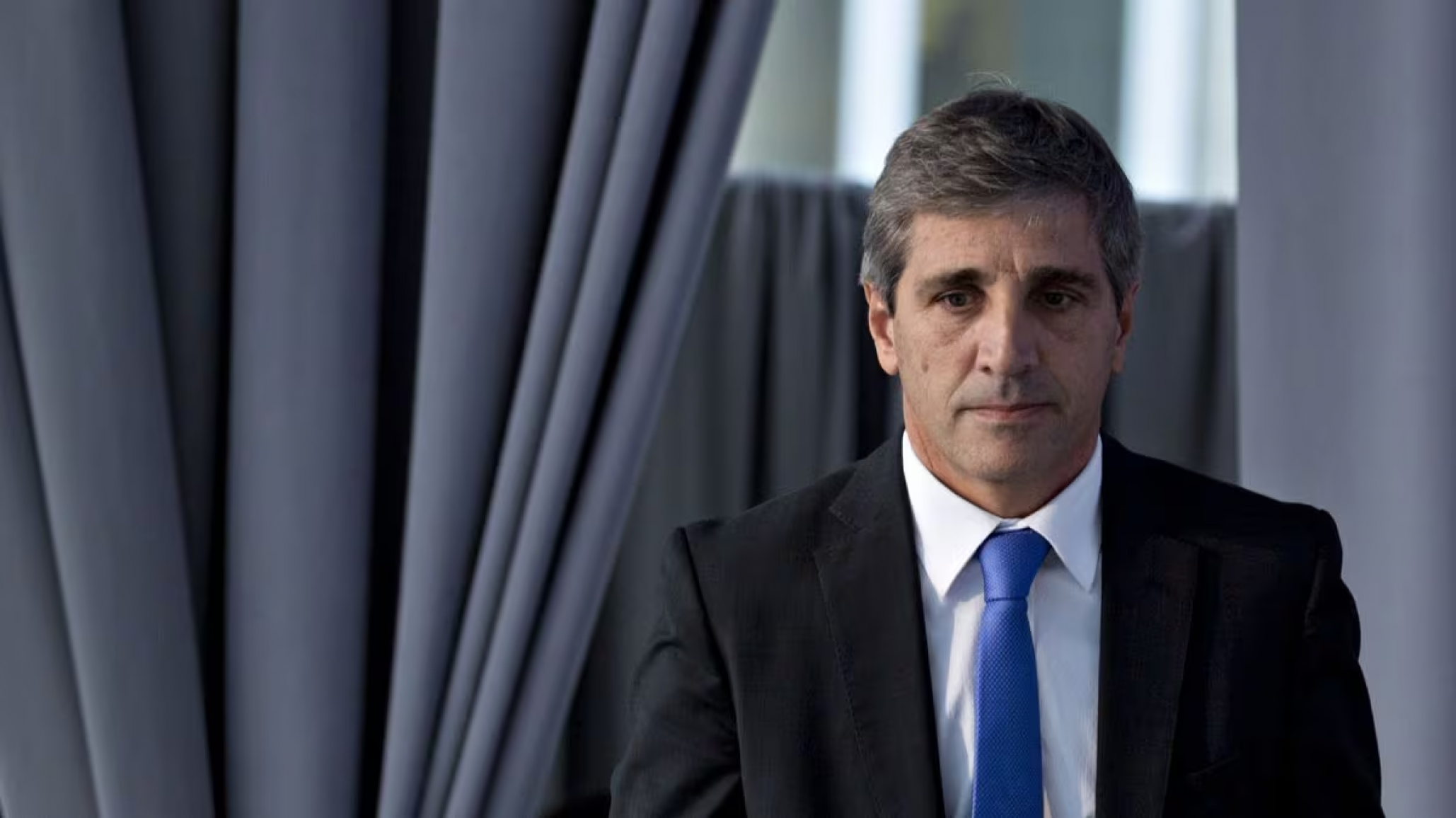 Una organización convocó a una manifestación en el country donde vive Luis Caputo