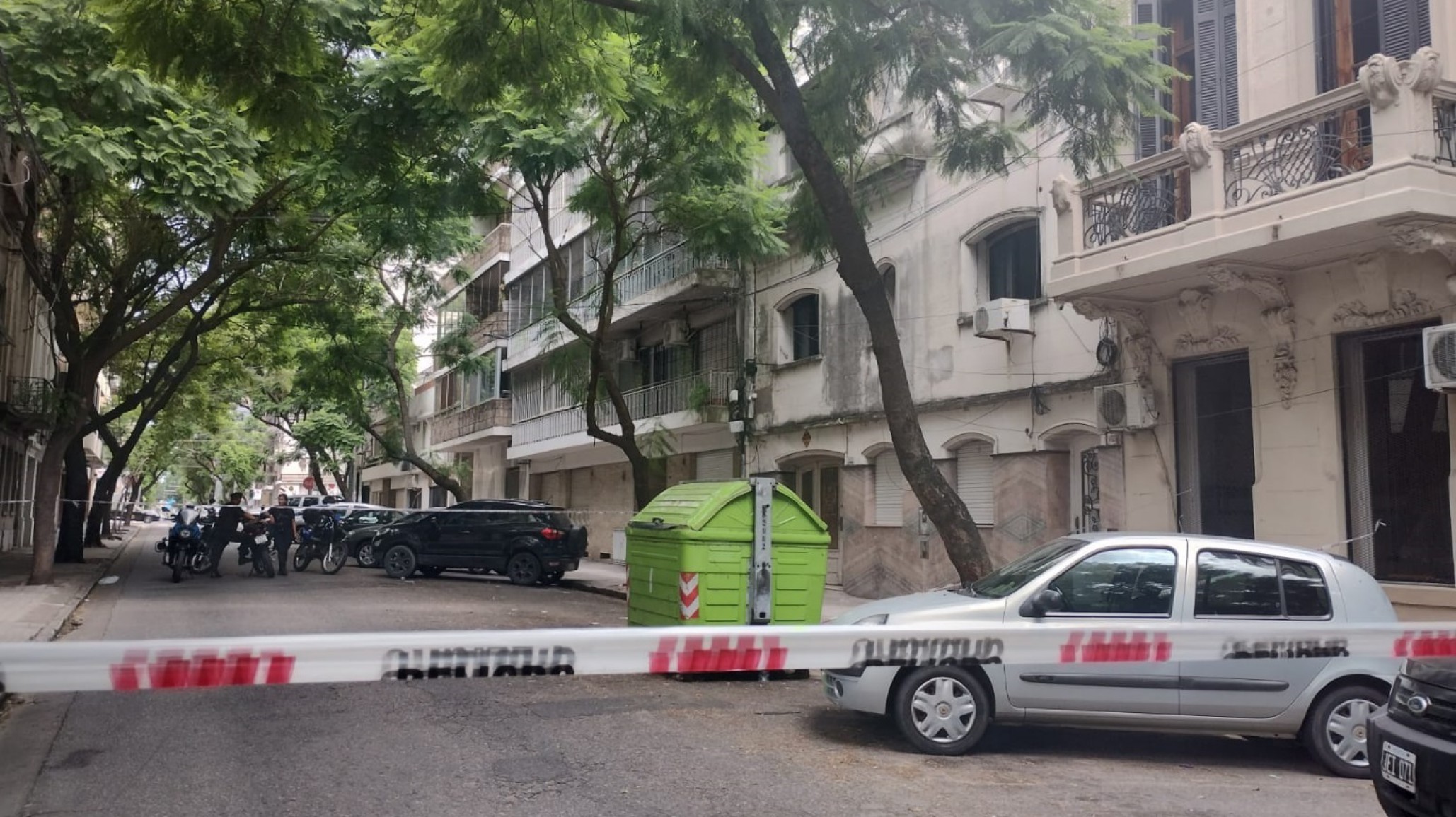 Hallaron a un bebé en un contenedor de basura: la detenida sería su madre