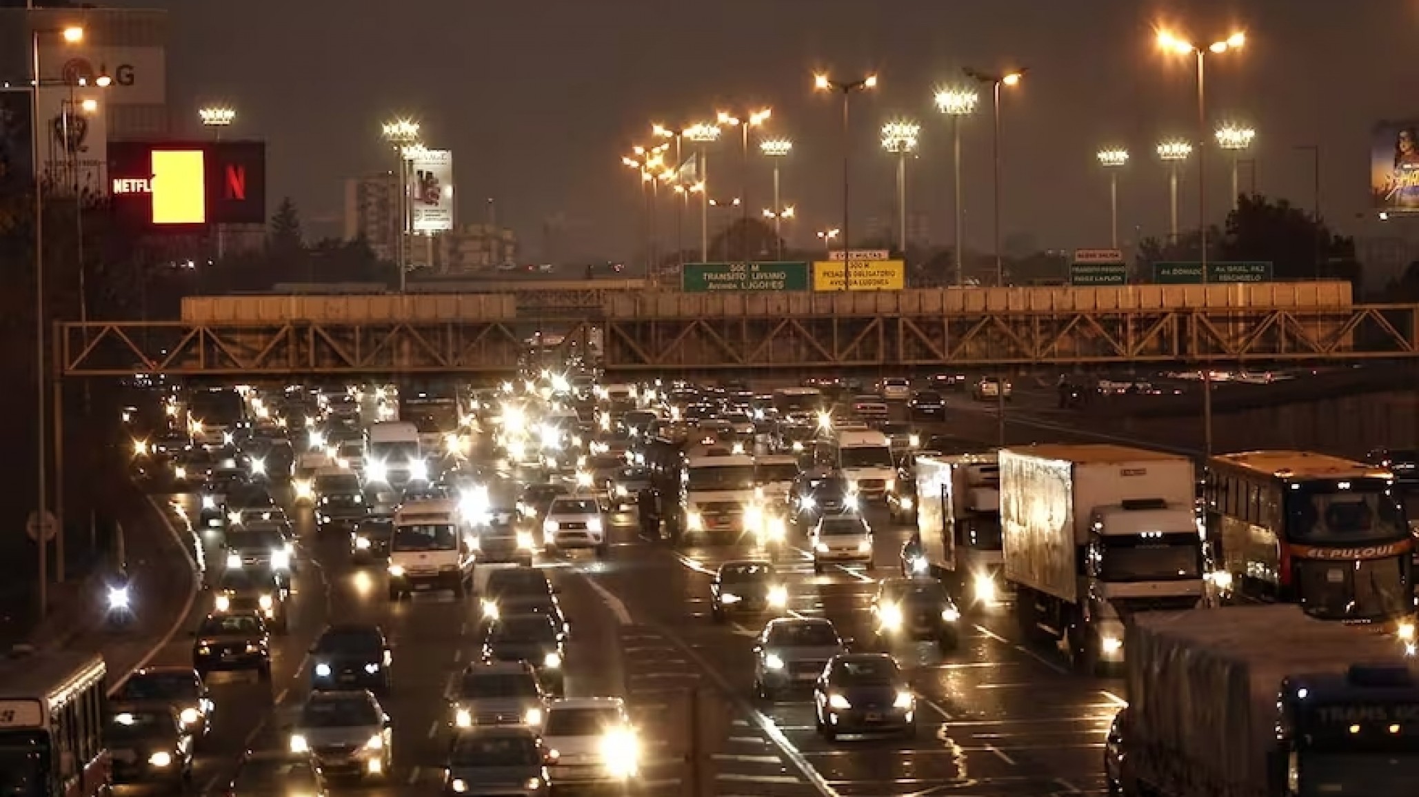 Tragedia: Policía intentó detener un suicidio y terminó disparándole en legítima defensaa