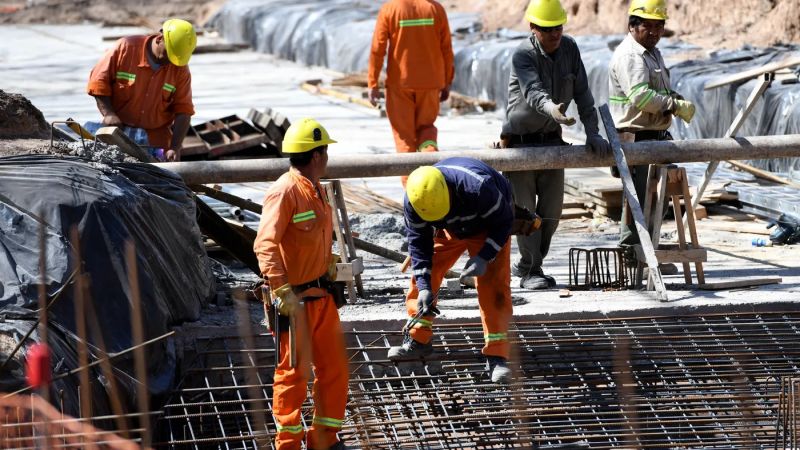UOCRA alerta sobre crisis en la obra pública: 800 personas perdieron su empleo en Comodoro
