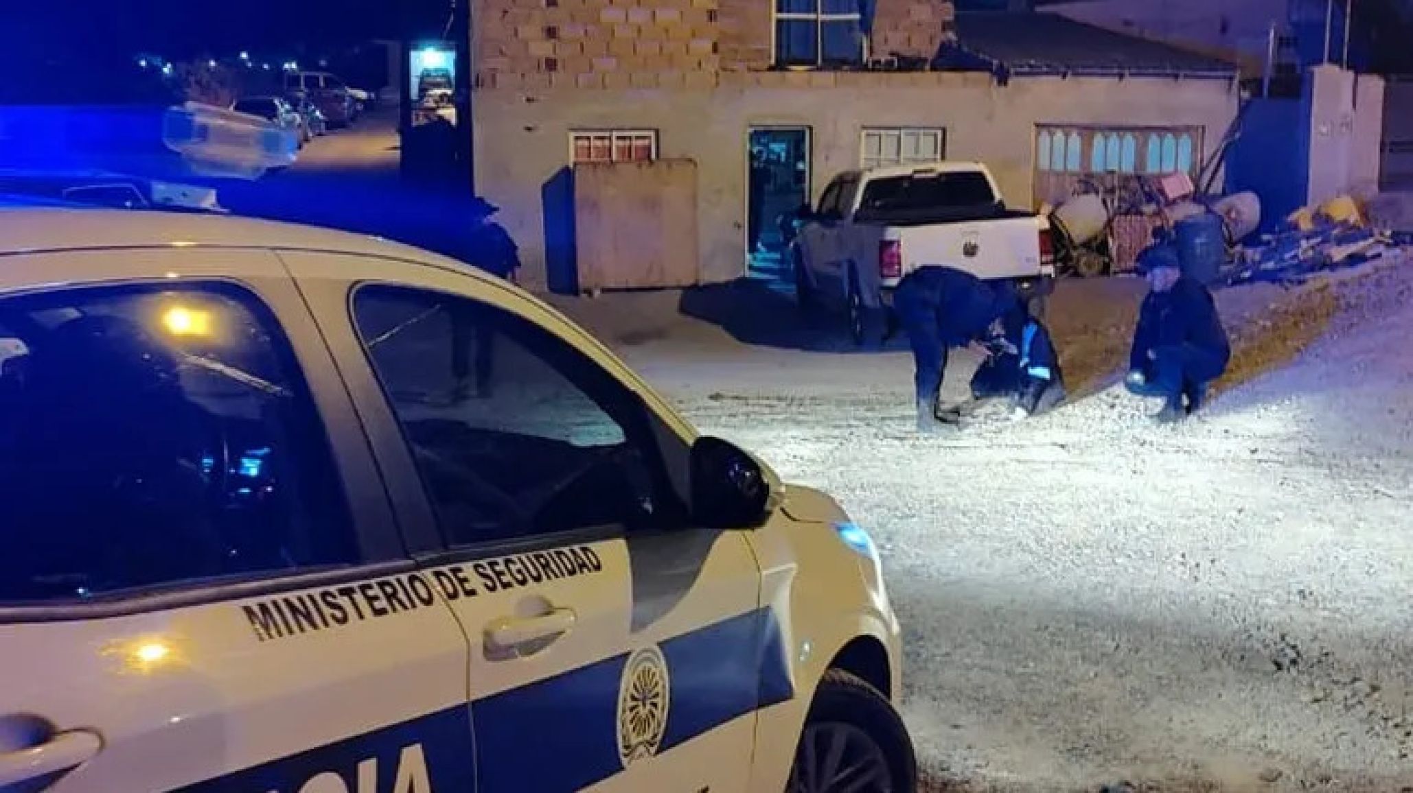 Balearon una casa en medio de la madrugada