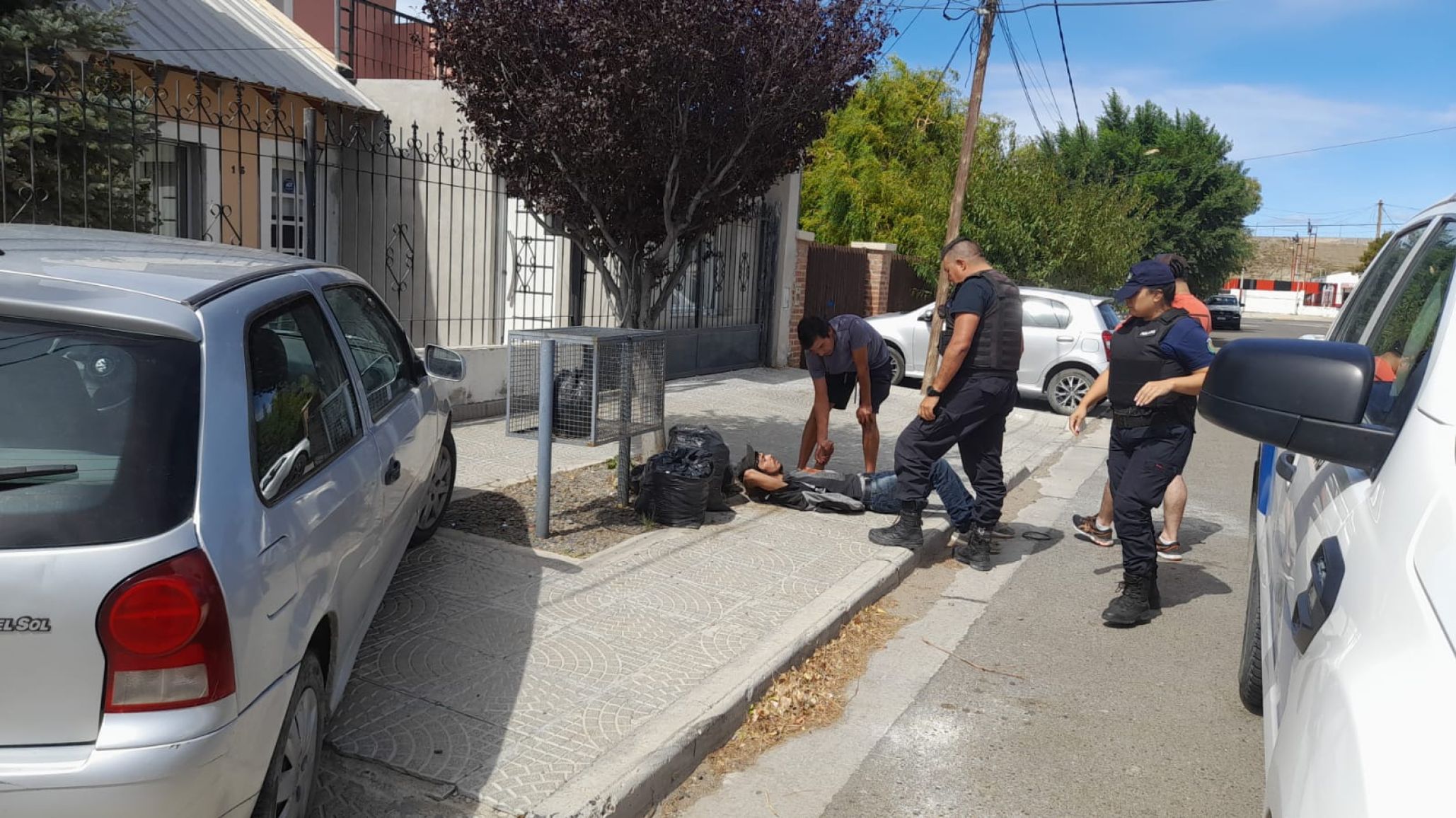 Entró a robar a un auto y terminó detenido