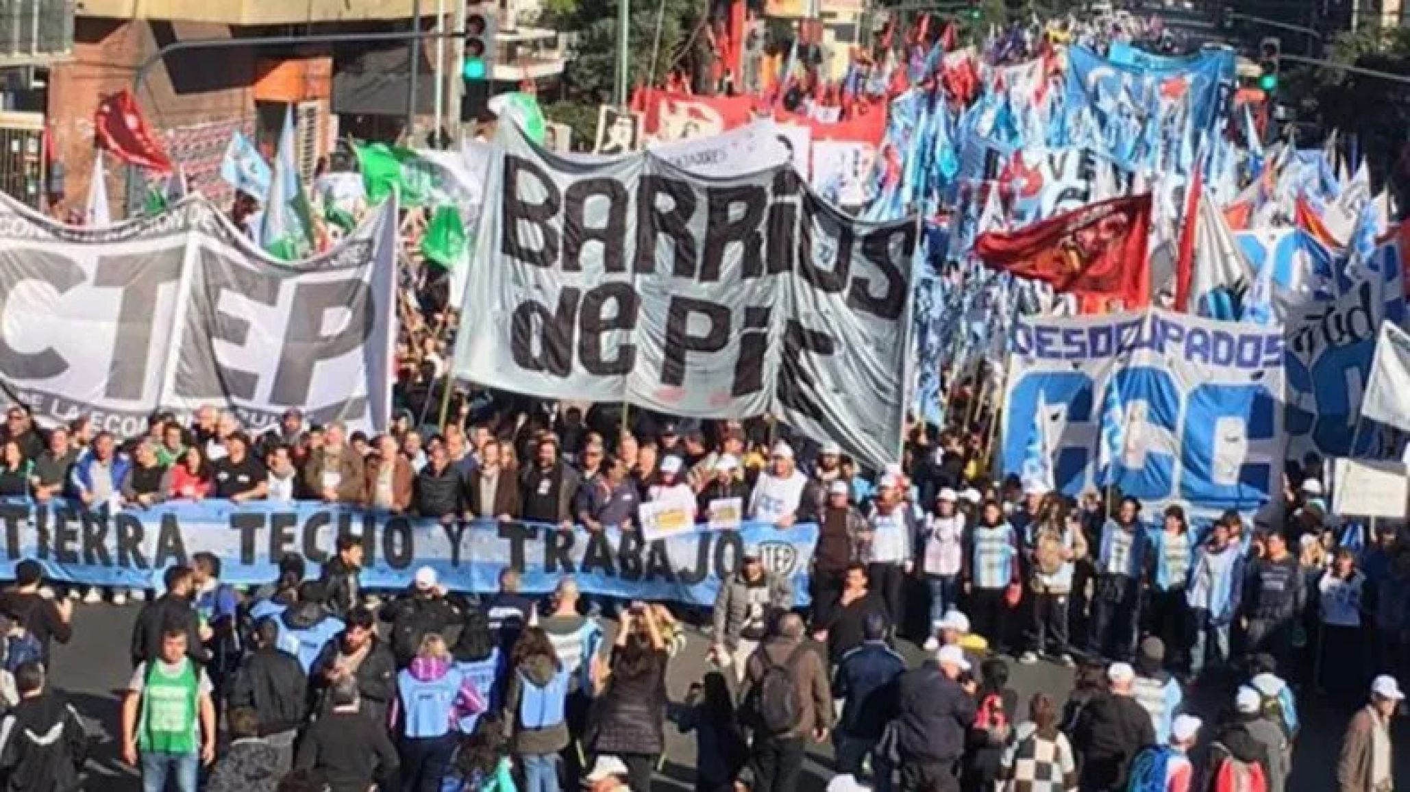 Organizaciones sociales llevar醤 a cabo 500 paros en todo el pa韘