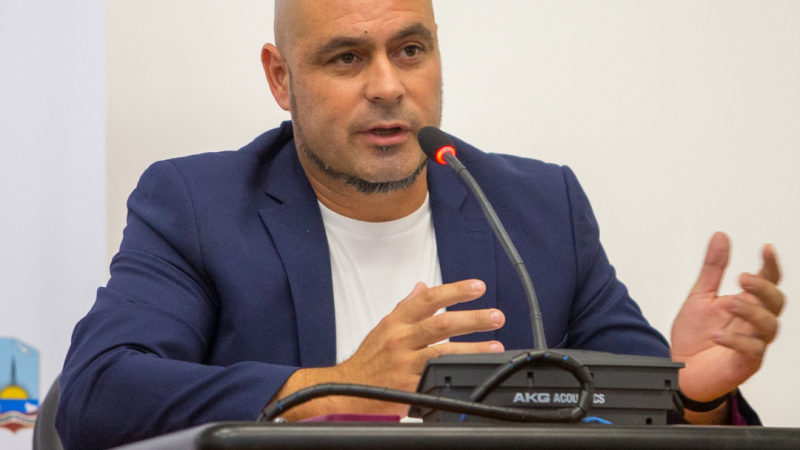 El concejal Montenegro explicó de qué se trata el controvertido proyecto de cobro de peaje