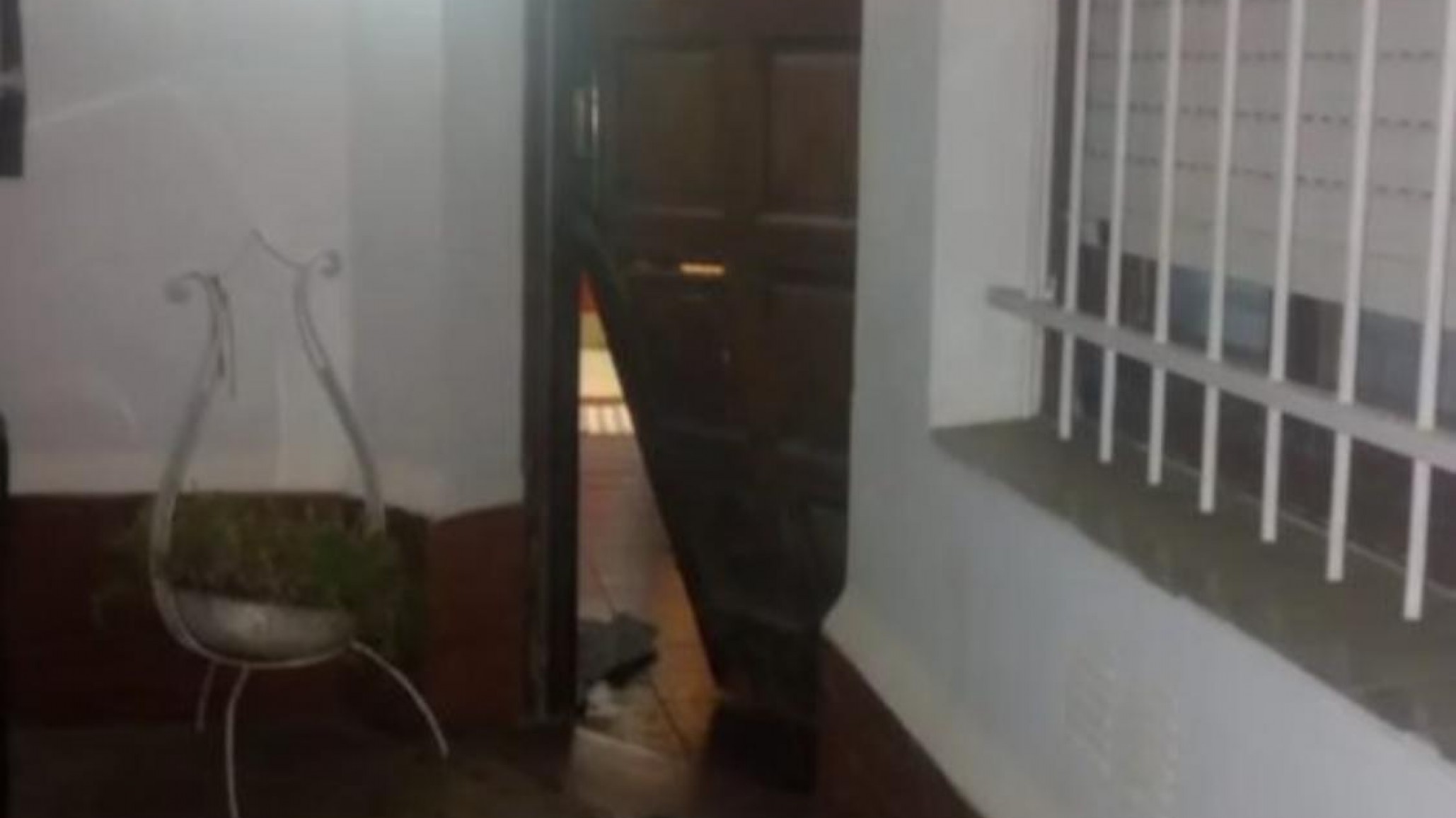 Vio a los ladrones entrando a su casa por las cámaras de seguridad