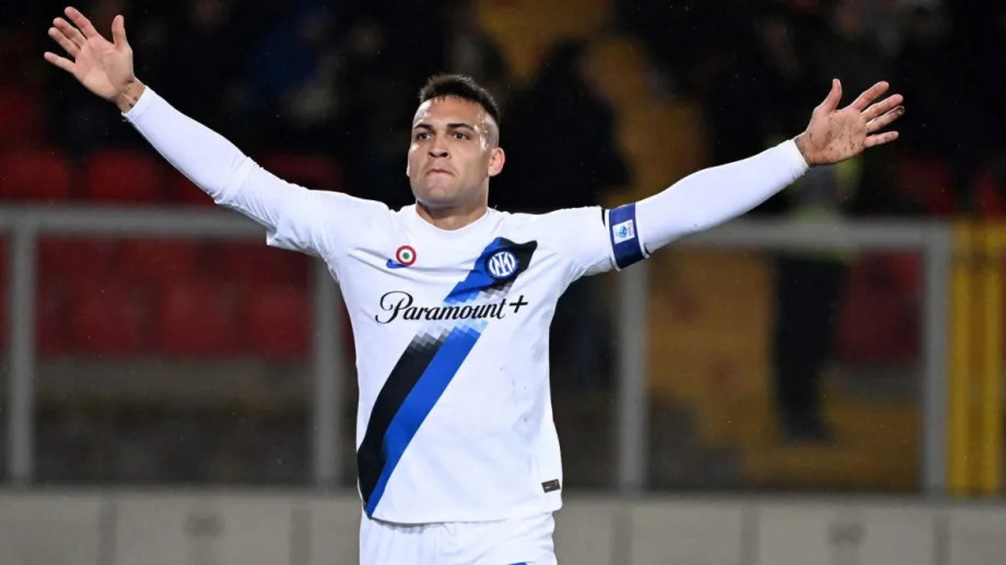 Lautaro Martínez superó los 100 goles en la Serie A con un doblete