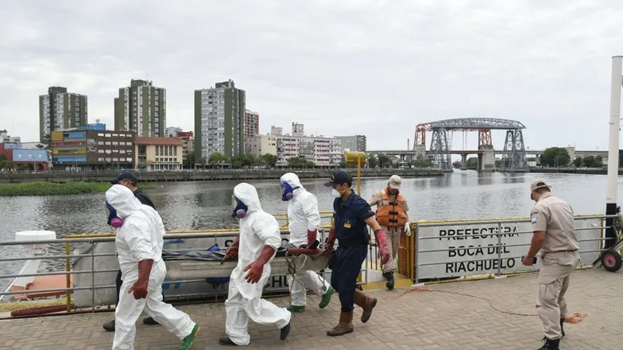 Descubrieron un cuerpo humano flotando en el Riachuelo