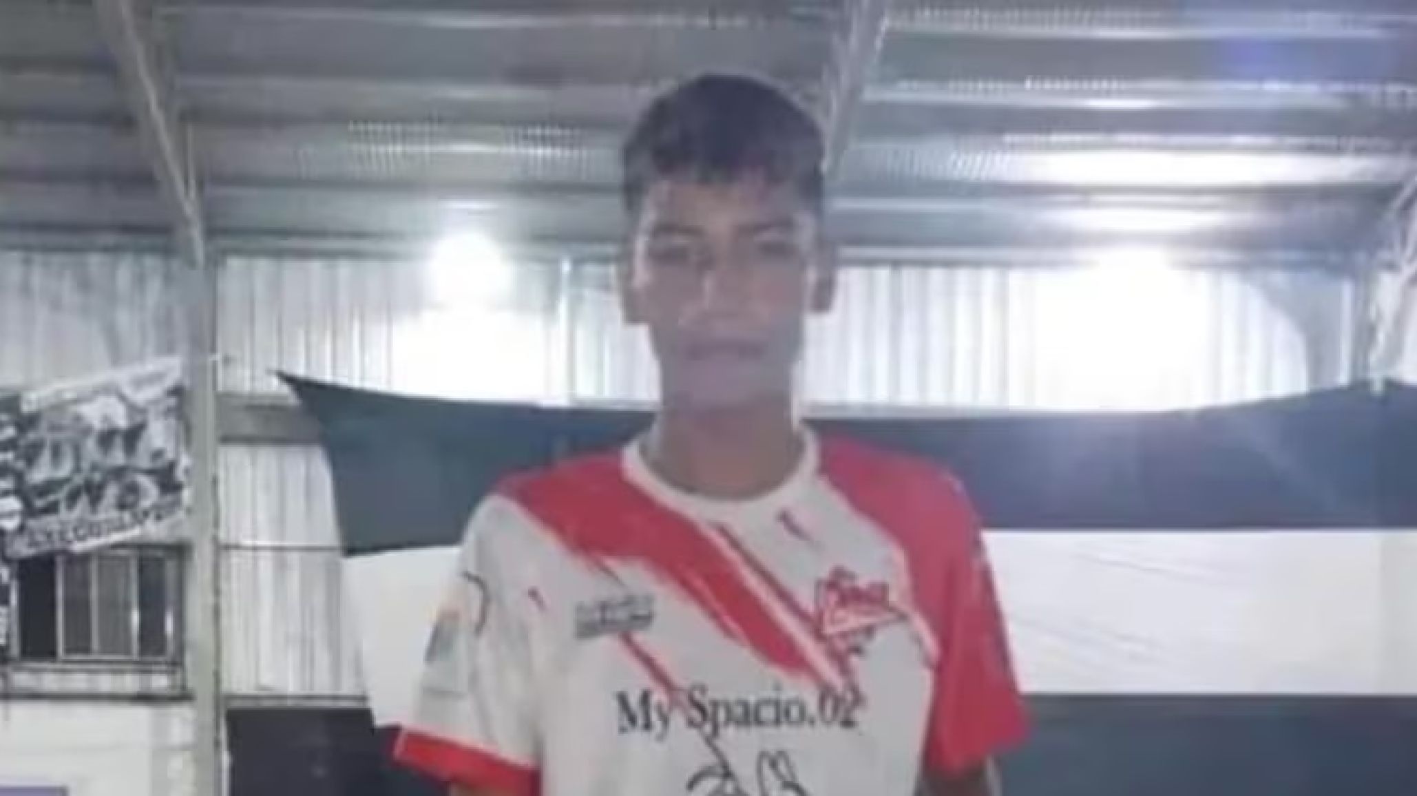 Buscan a un ex convicto acusado de matar de un tiro en la cabeza a un adolescente de 14 a駉s