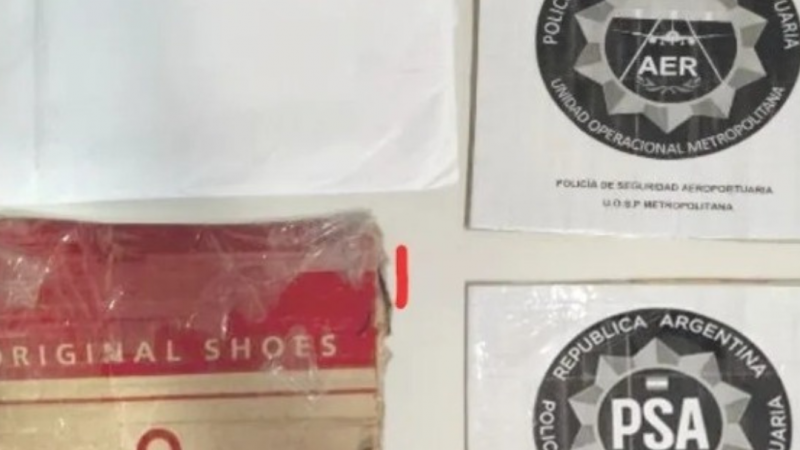 Las Pastillas del Cartero: atraparon a pareja de Comodoro mientras buscaban "encomienda con éxtasis"