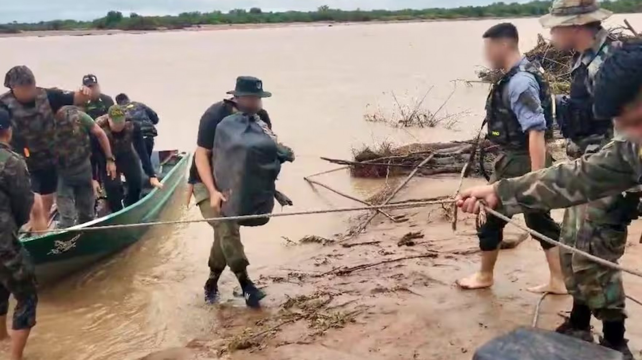 Intentaron cruzar 50 kilos de marihuana en el Río Bermejo