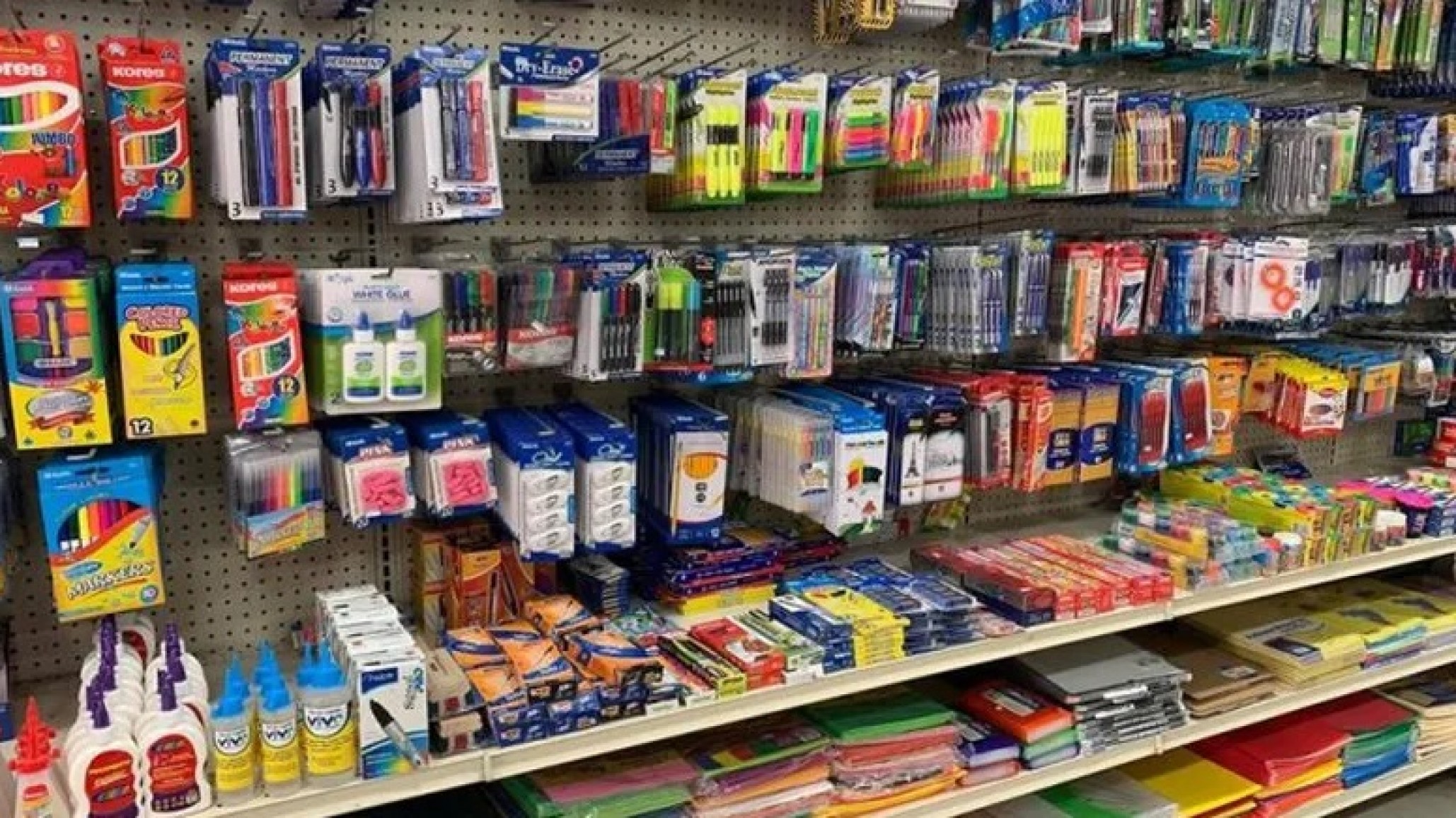 Suman artículos de librería y calzado escolar de producción extranjera a Cuota Simple