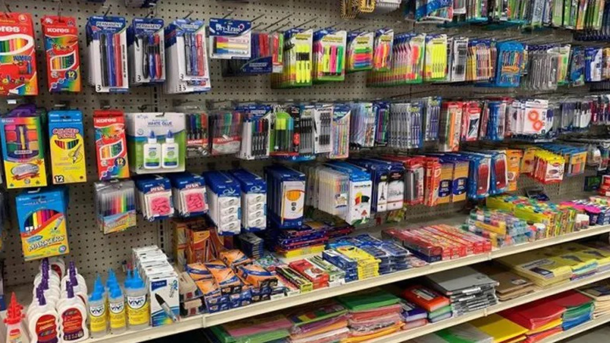 Suman artículos de librería y calzado escolar de producción extranjera a Cuota Simple