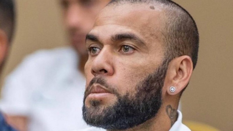 Barcelona retiró el estatus de leyenda a Dani Alves tras la condena