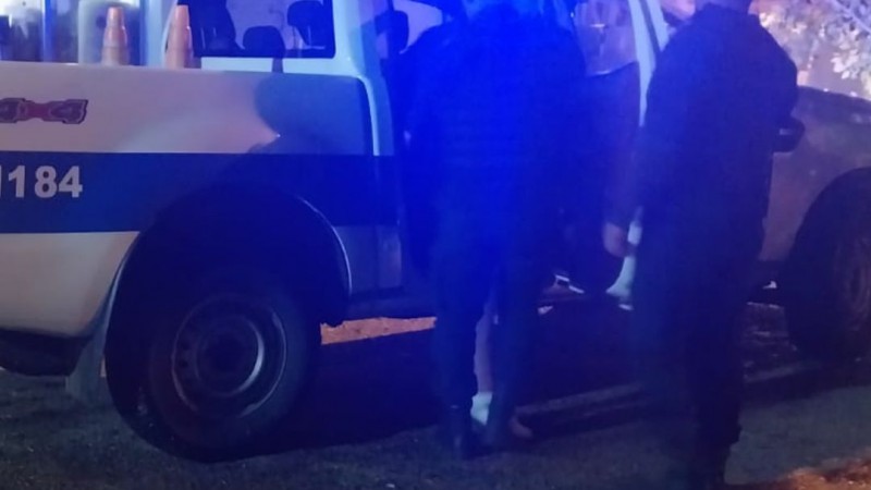Dos hombres robaron en tráiler de paseo costero y uno quedo detenido ¿qué pasó con el otro?