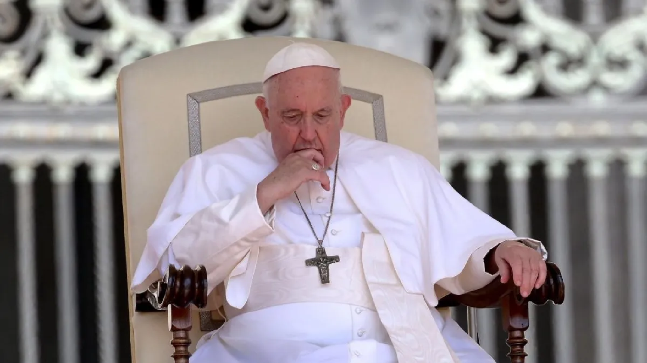 Internaron al Papa Francisco en un hospital de Roma