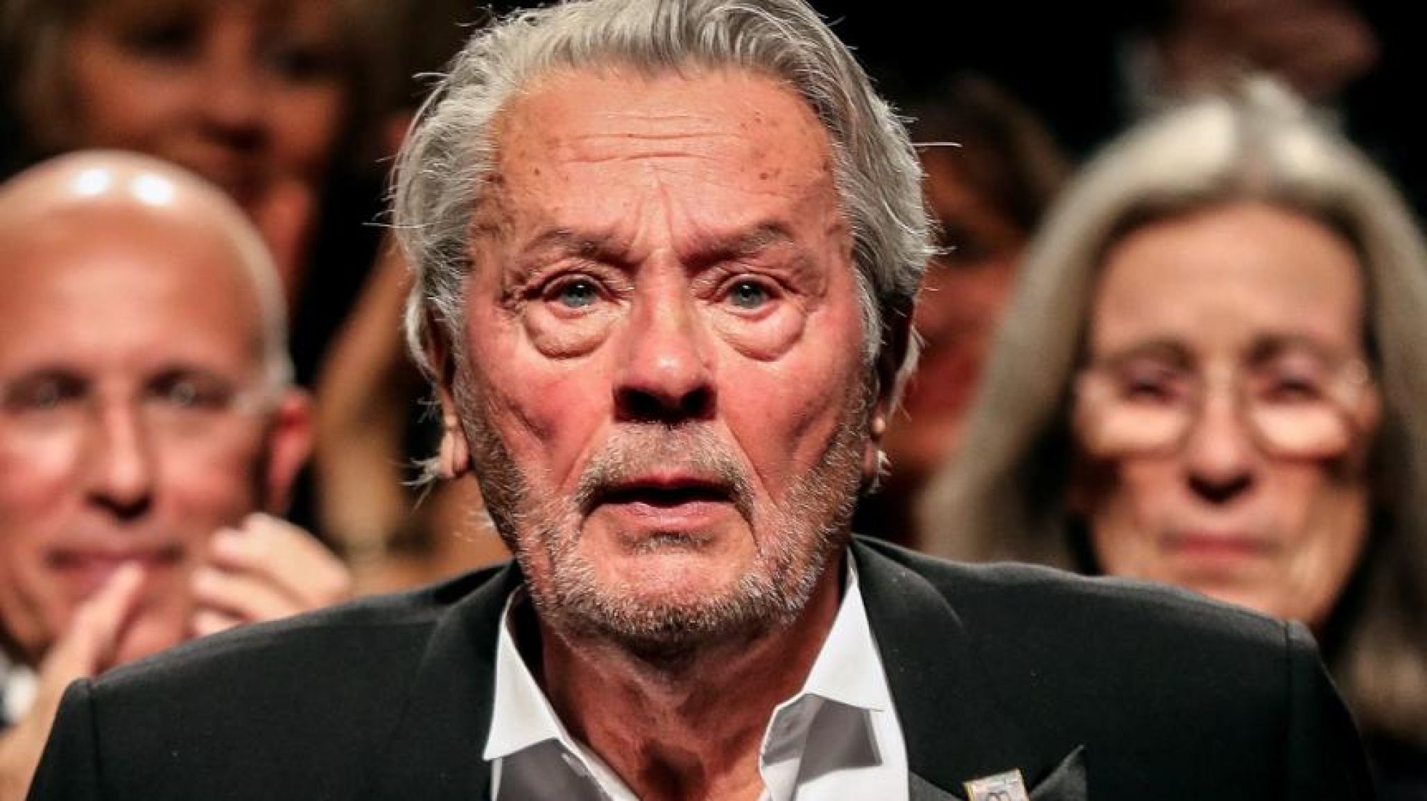 Confiscaron 72 armas a Alain Delon tras diagnosticarle pensamientos suicidas
