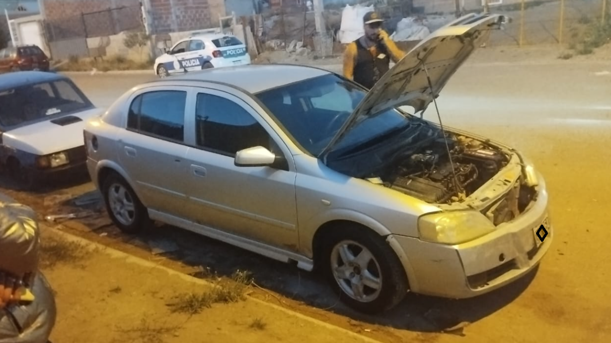 Encontraron un auto abandonado en la vía pública y terminó en la comisaría