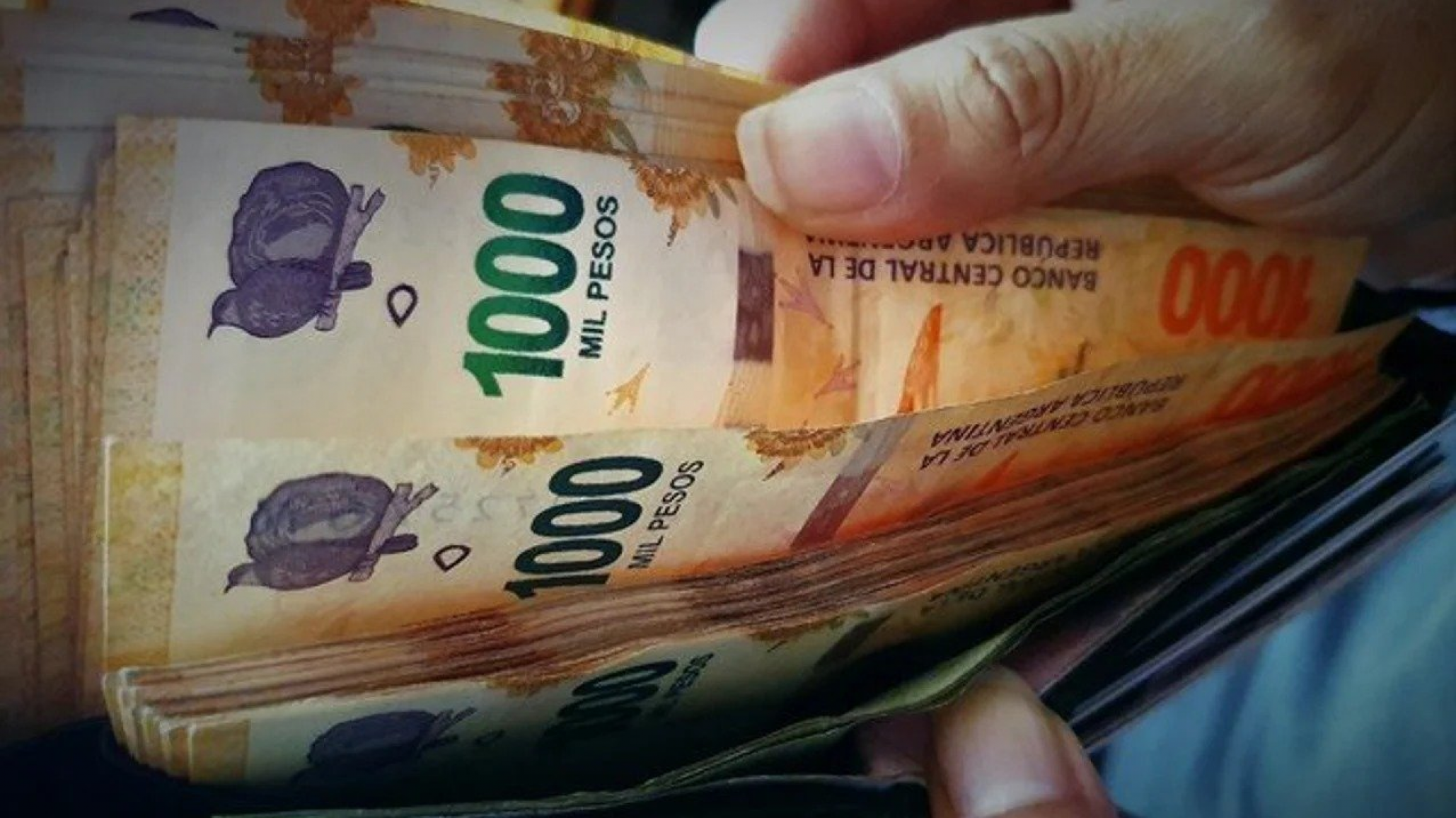 El martes 5 depositarán los haberes a empleados públicos y jubilados