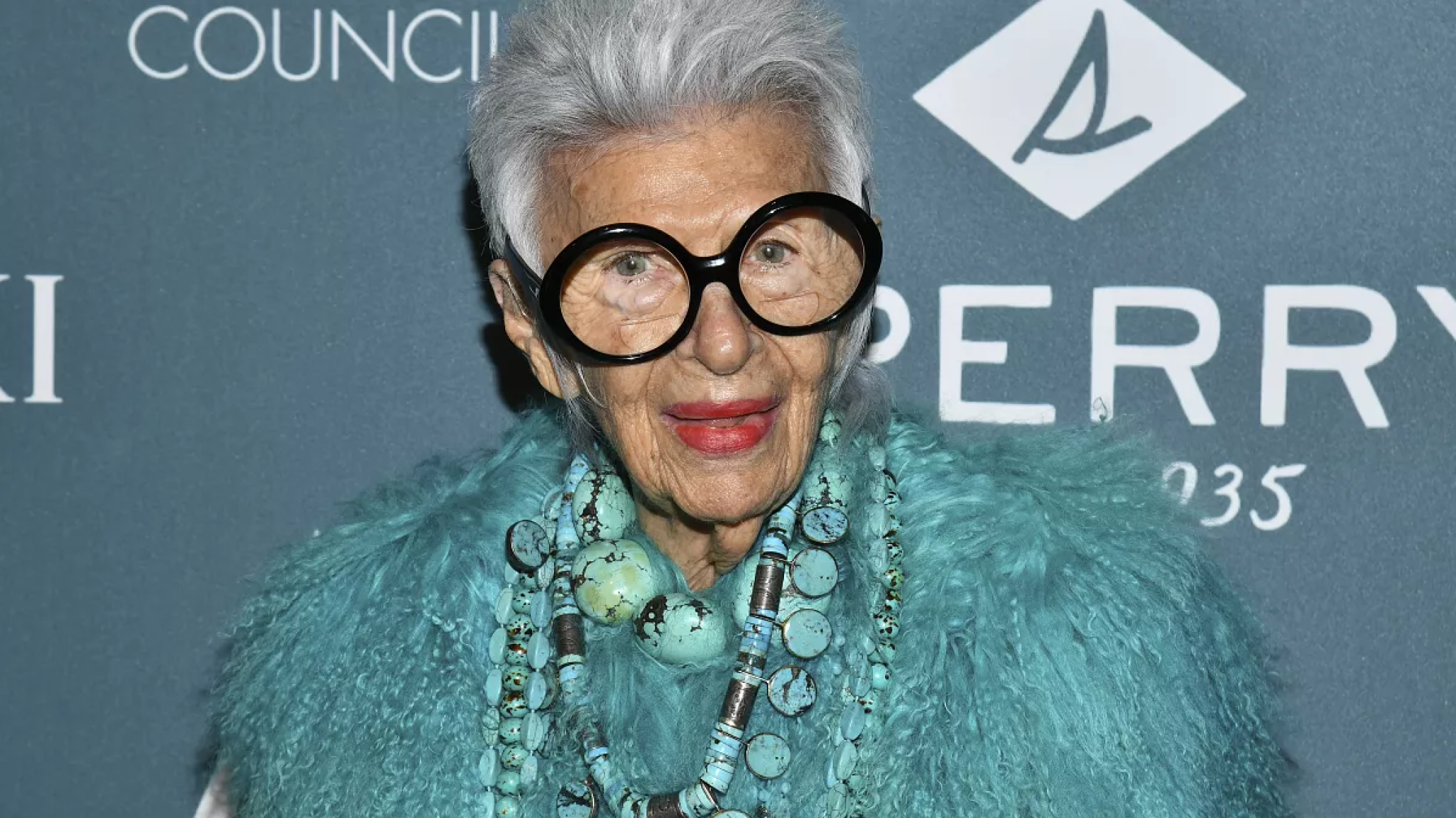 Murió Iris Apfel, un ícono de la moda