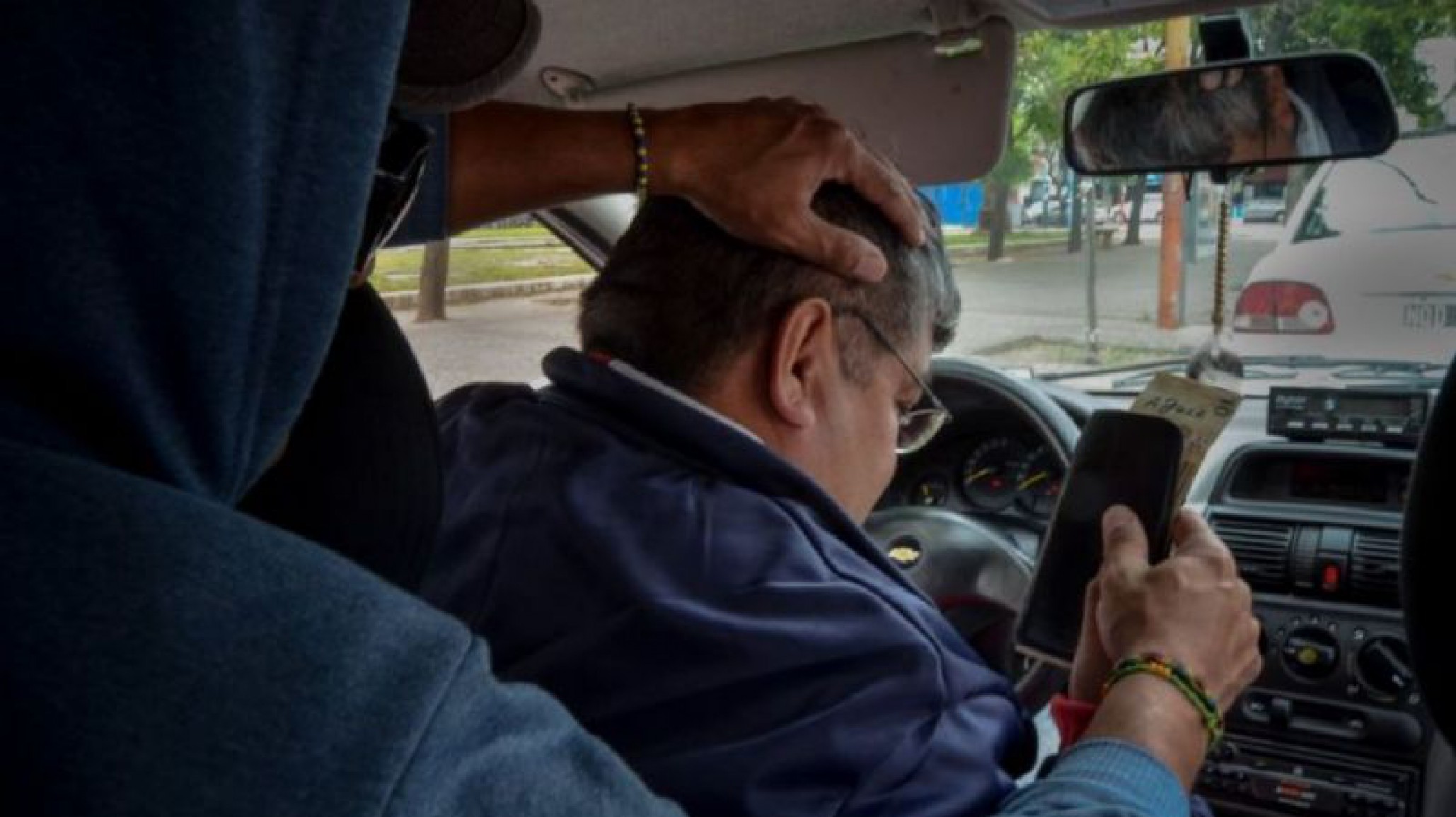 Comodoro:Se hizo pasar por un pasajero y le robó la recaudación del día a un taxista