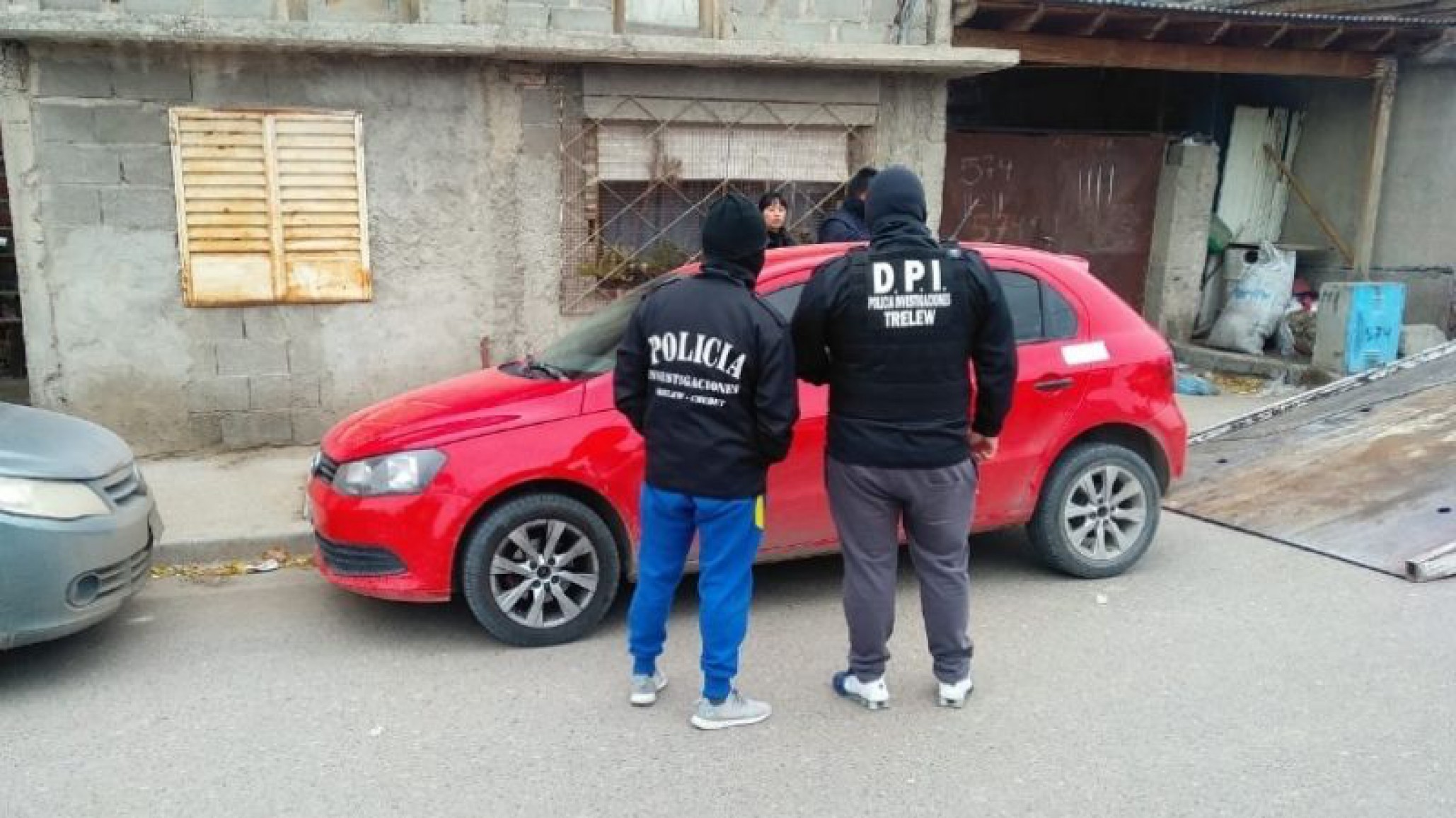 Detienen a un hombre durante un allanamiento en Trelew