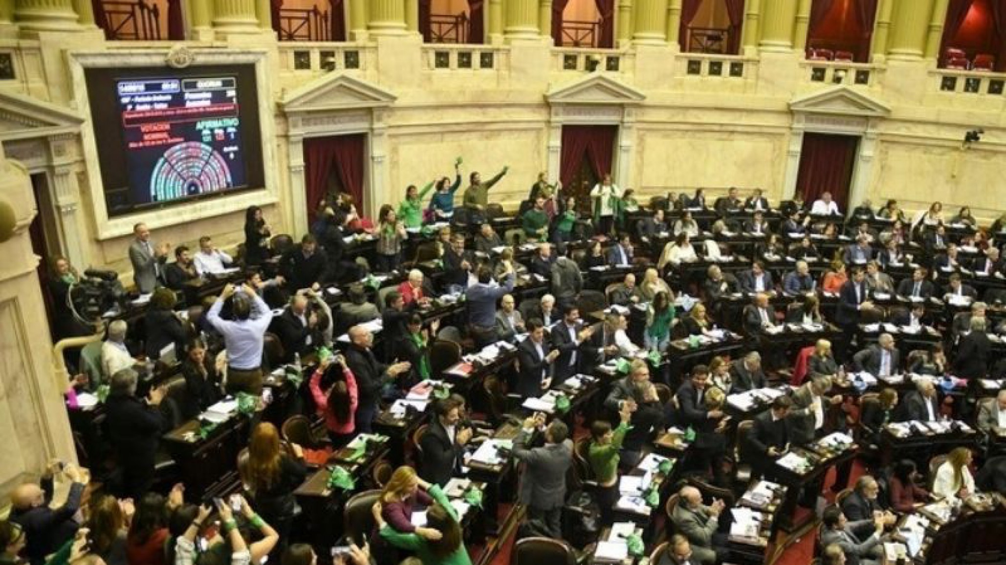 A un año de la media sanción: la ola verde insiste con que se vuelva a debatir sobre el aborto
