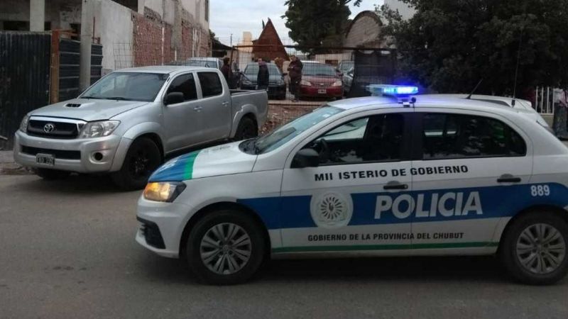 Provocó daños y quiso robar una casa