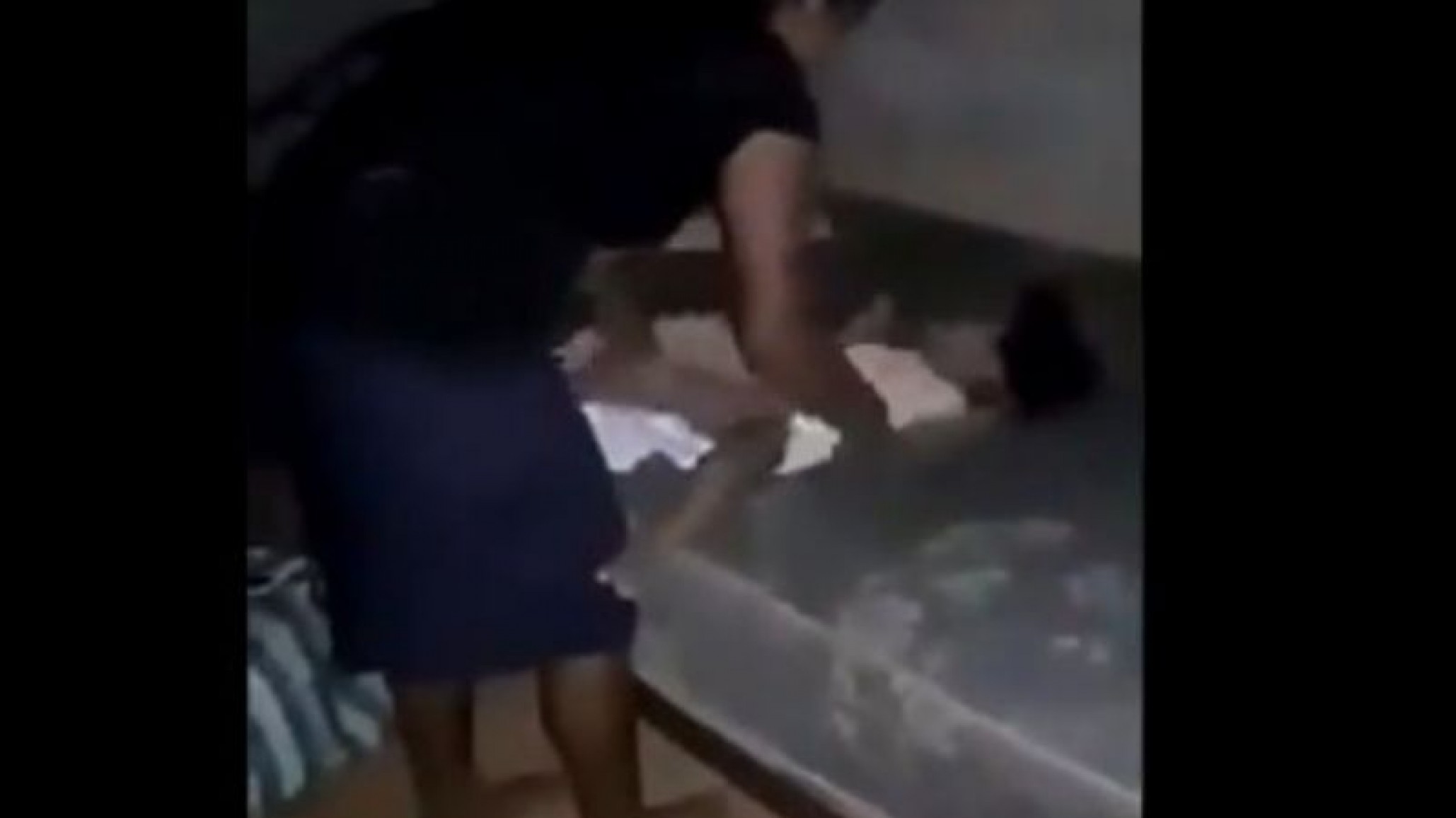 En el día del padre apresaron a la “mala madre” del video viral del maltrato a una niña