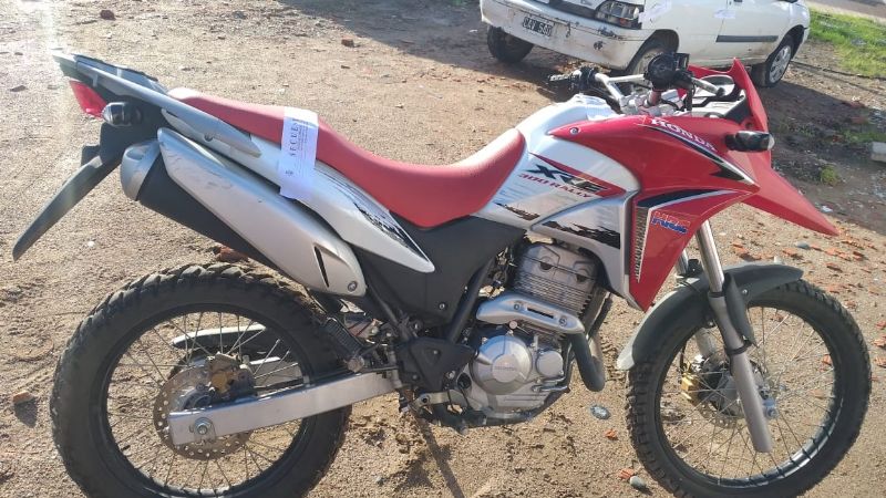 Un ladrón le quiso robar la moto a un policía