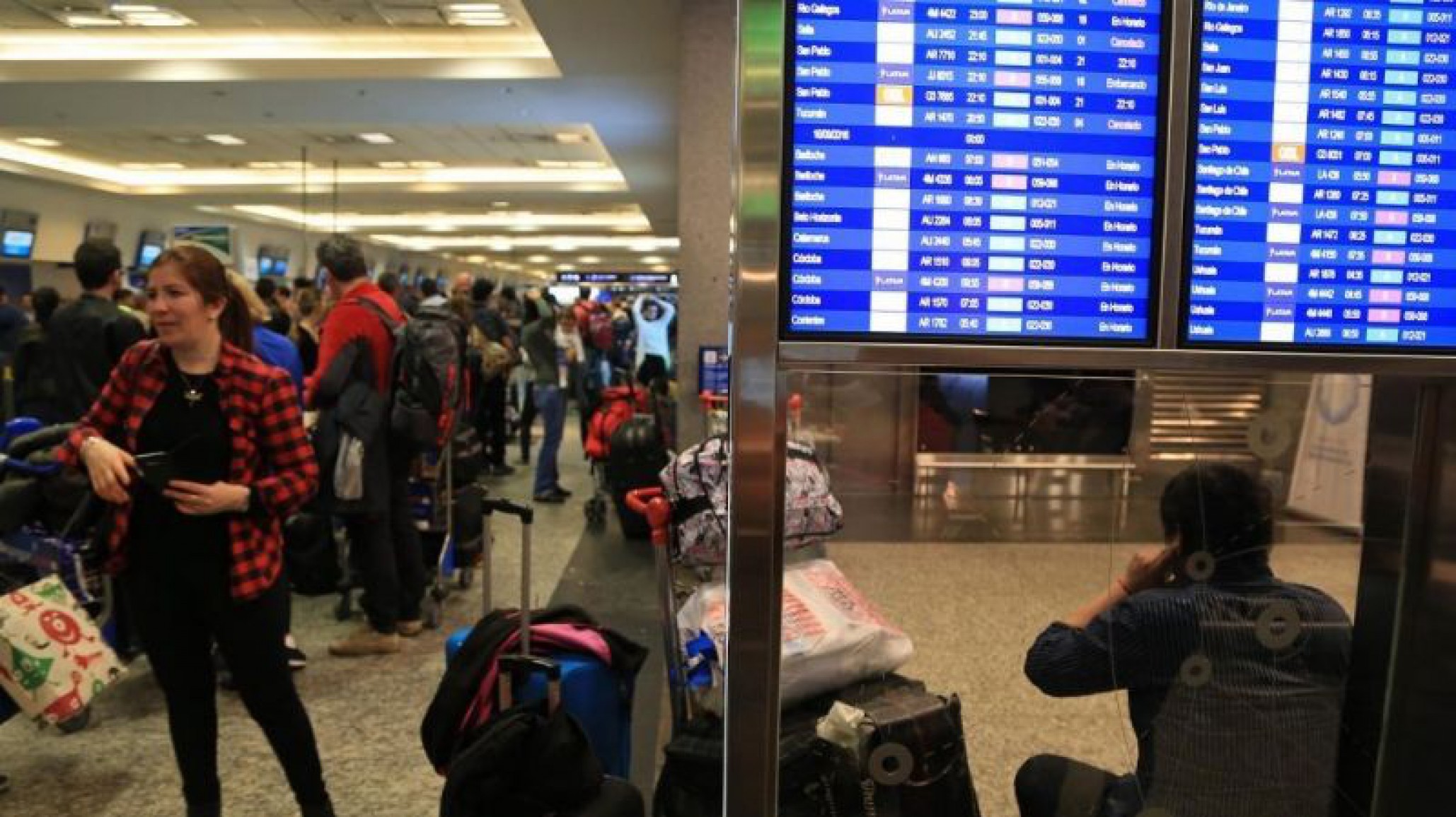 Por conflicto gremial hay demoras y reprogramaciones en vuelos