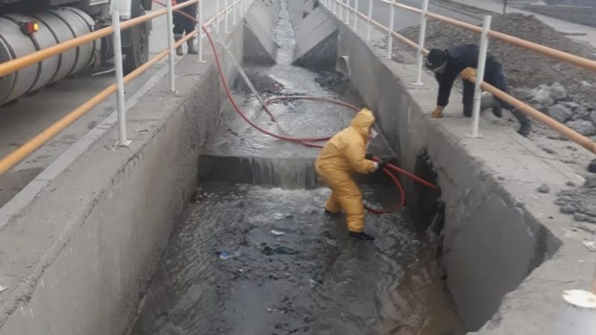 El Municipio continúa con las tareas de limpieza de canales y pluviales