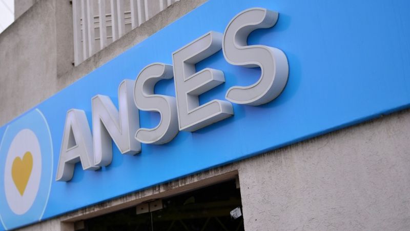 ANSES: Novedades para recibir AUH y Tarjeta Alimentar en julio