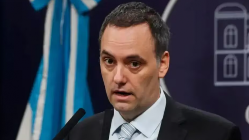 Adorni desautorizó a Villarruel y aclaró la postura oficial sobre Francia