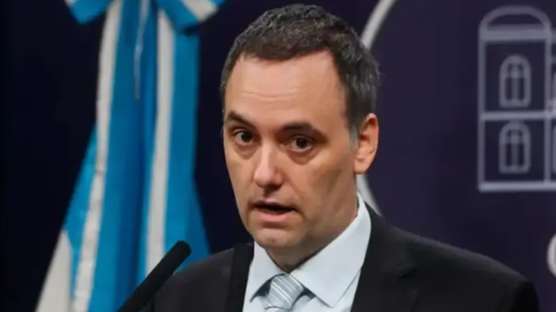 La Justicia pone la lupa sobre Adorni: investigan una compra de sábanas por más de $8 millones y reformas en una casa de country