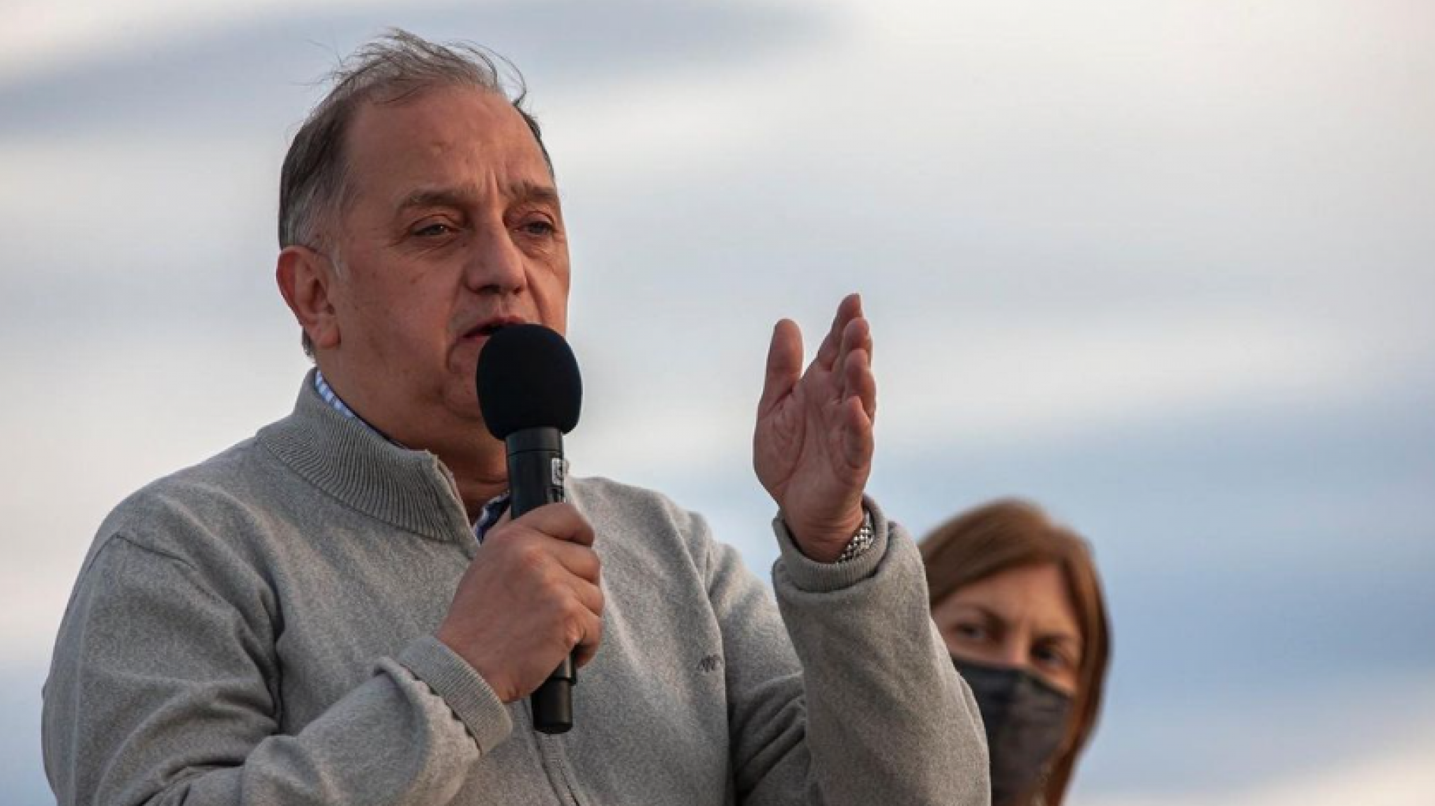 Linares criticó la velocidad del tratamiento de la Ley Bases: "Quieren hacer un tratamiento exprés"