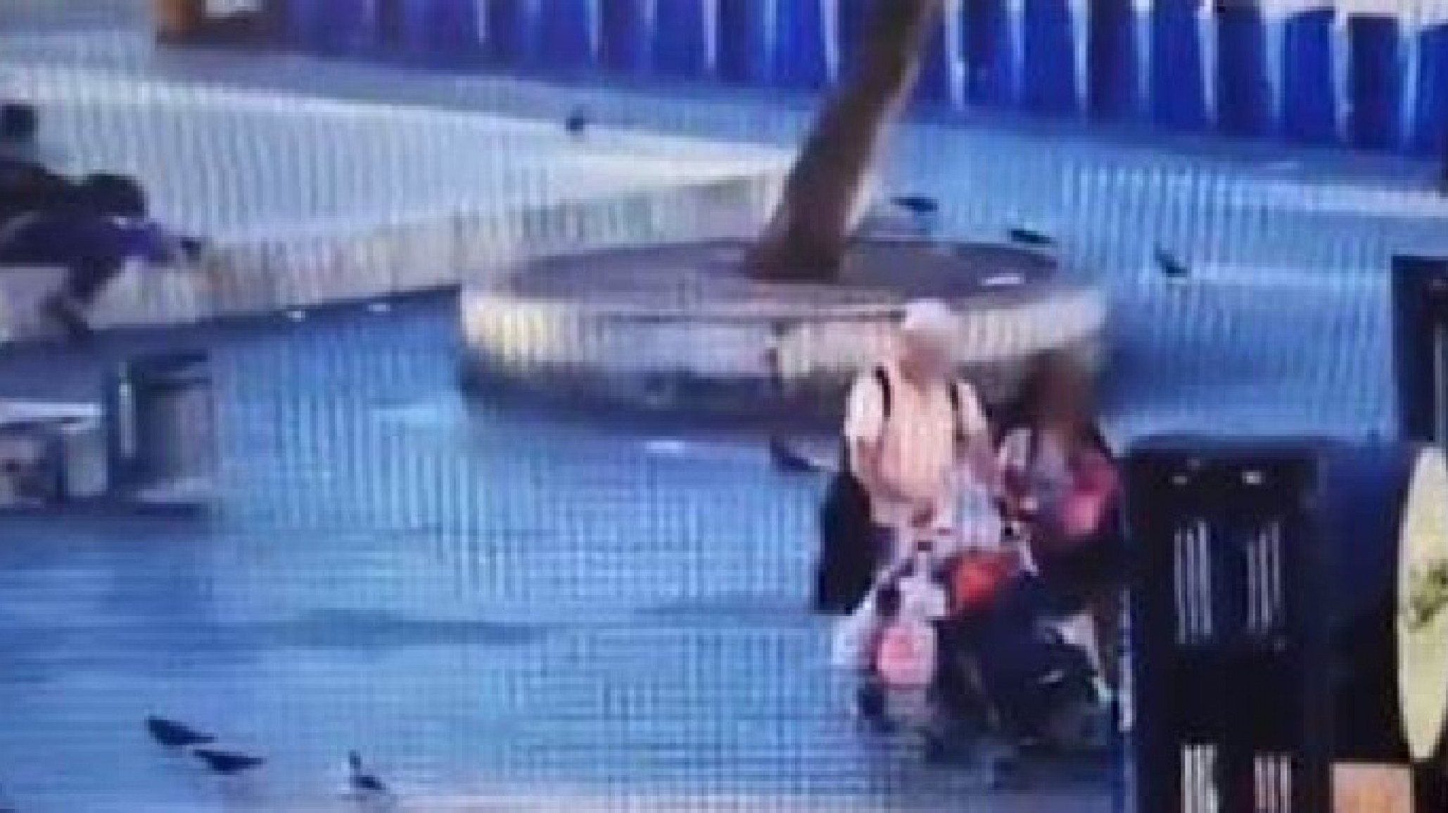 Abandonaron a su bebé de 7 meses en una plaza: la explicación de los padres