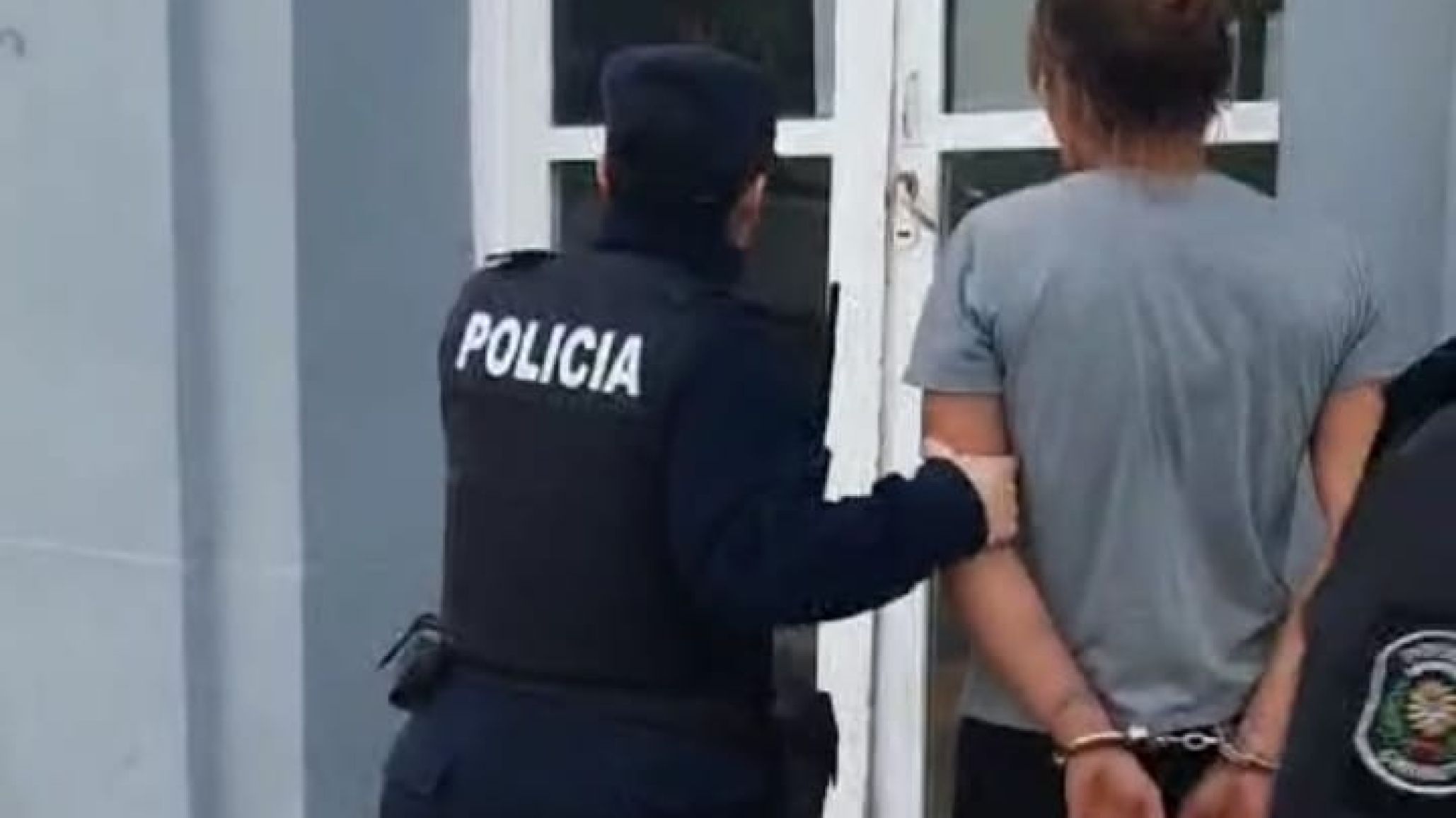 Una mujer fue detenida por robar en un supermercado ¿Qué intento llevarse?