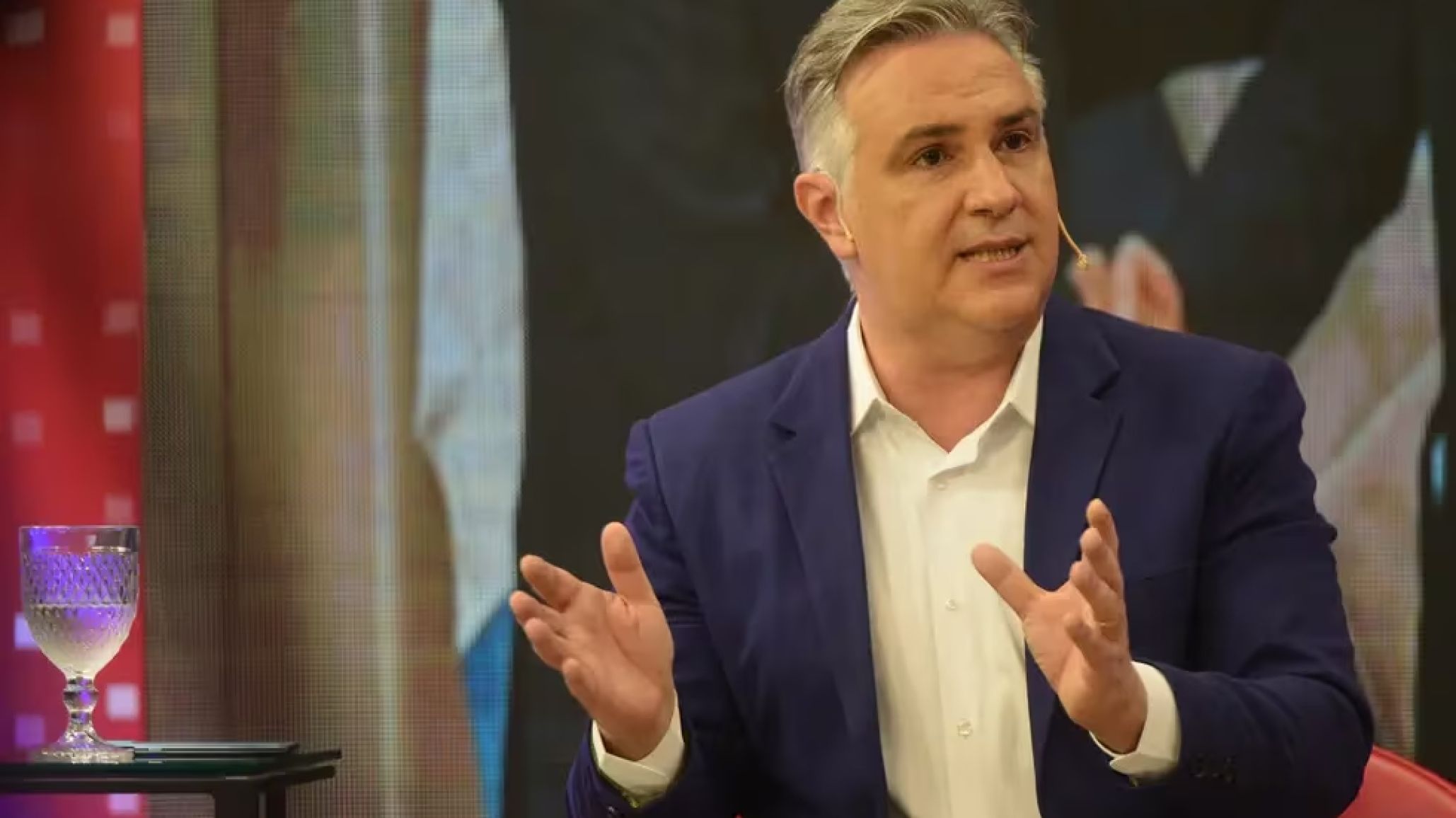 Mart韓 Llaryora: "Me parece un error reponer Ganancias, hay que ir por los altos ingresos"