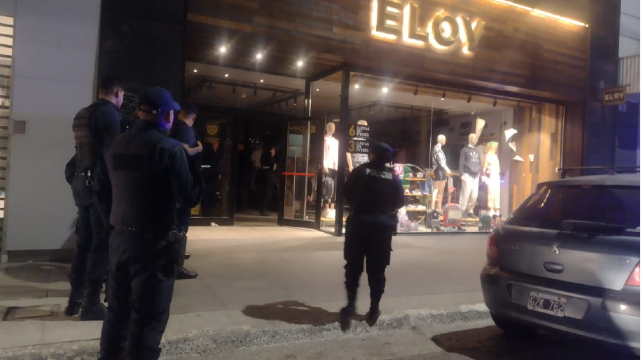 ¡Marchen presos! Se robaron medio millón en prendas de un comercio