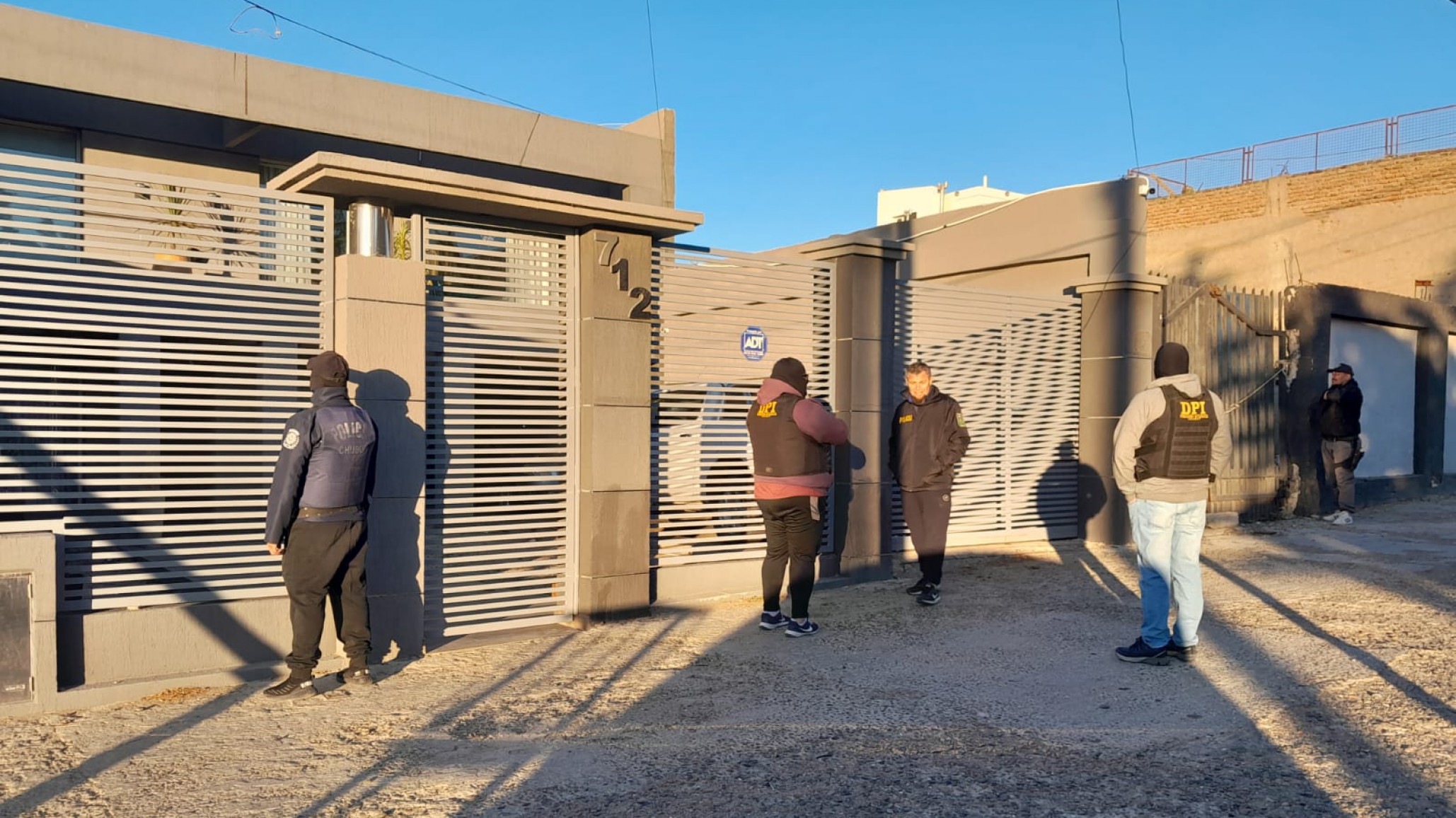 Le robaron 70 mil dólares a una octogenaria con el "cuento del tío" y se fueron a Necochea