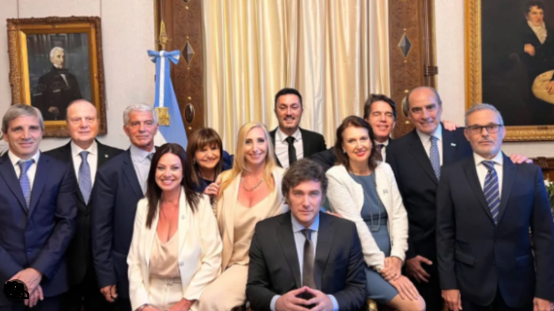Tolosa Paz denunció que Milei se subió su sueldo y el del gabinete un 48%
