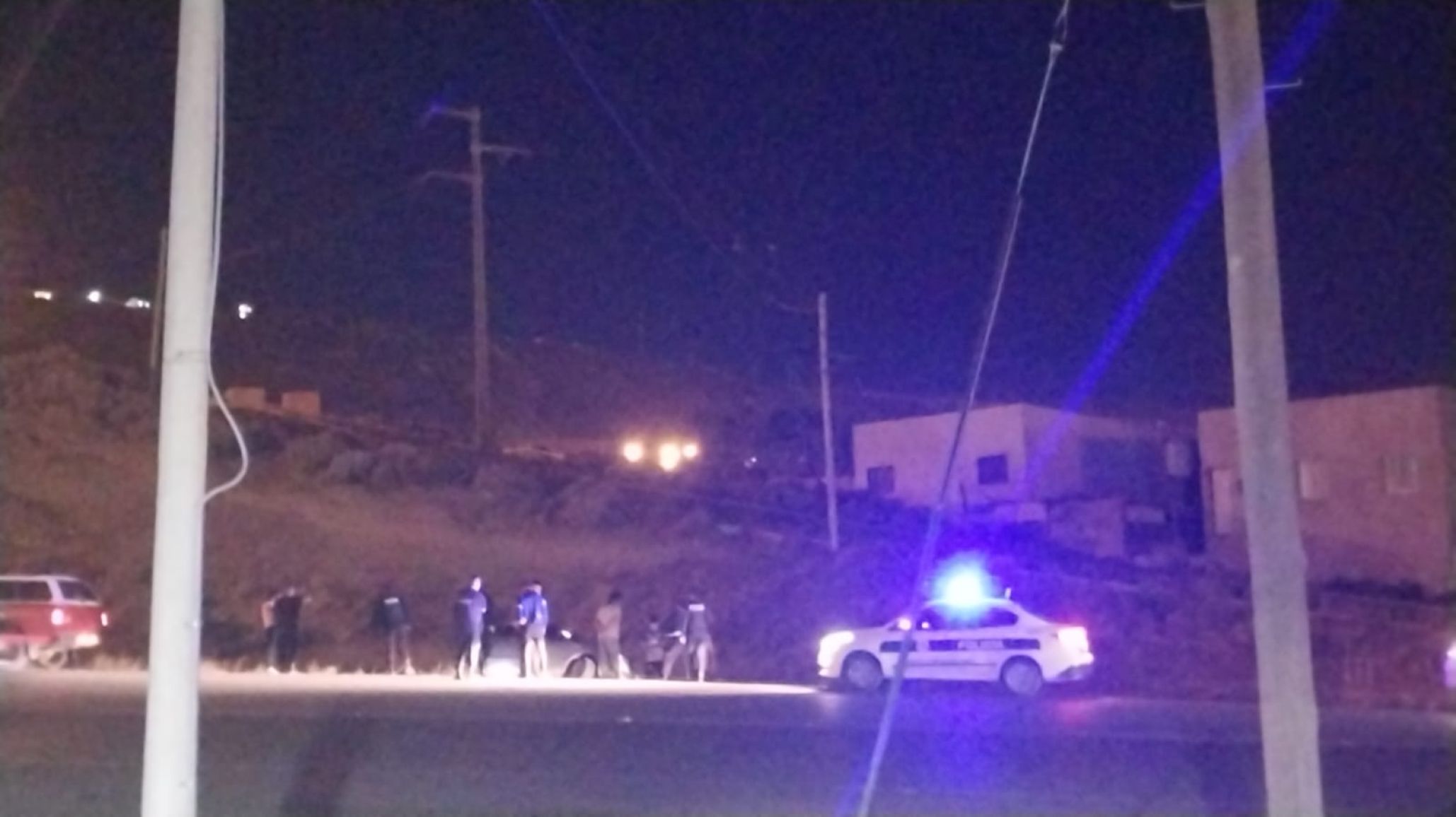 Circulaba en estado de ebriedad y al ser detenido intentó atacar a la policía con un arma