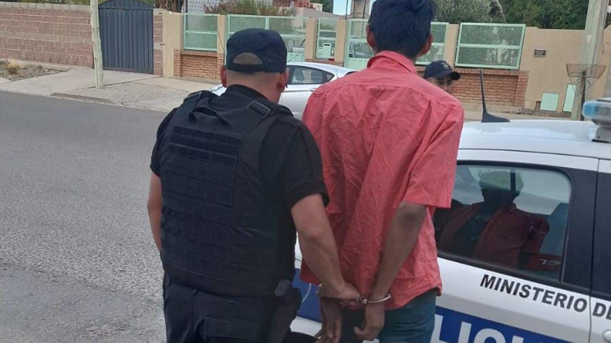 Tenía pedido de captura en Caleta Olivia y lo encontraron robando en una farmacia