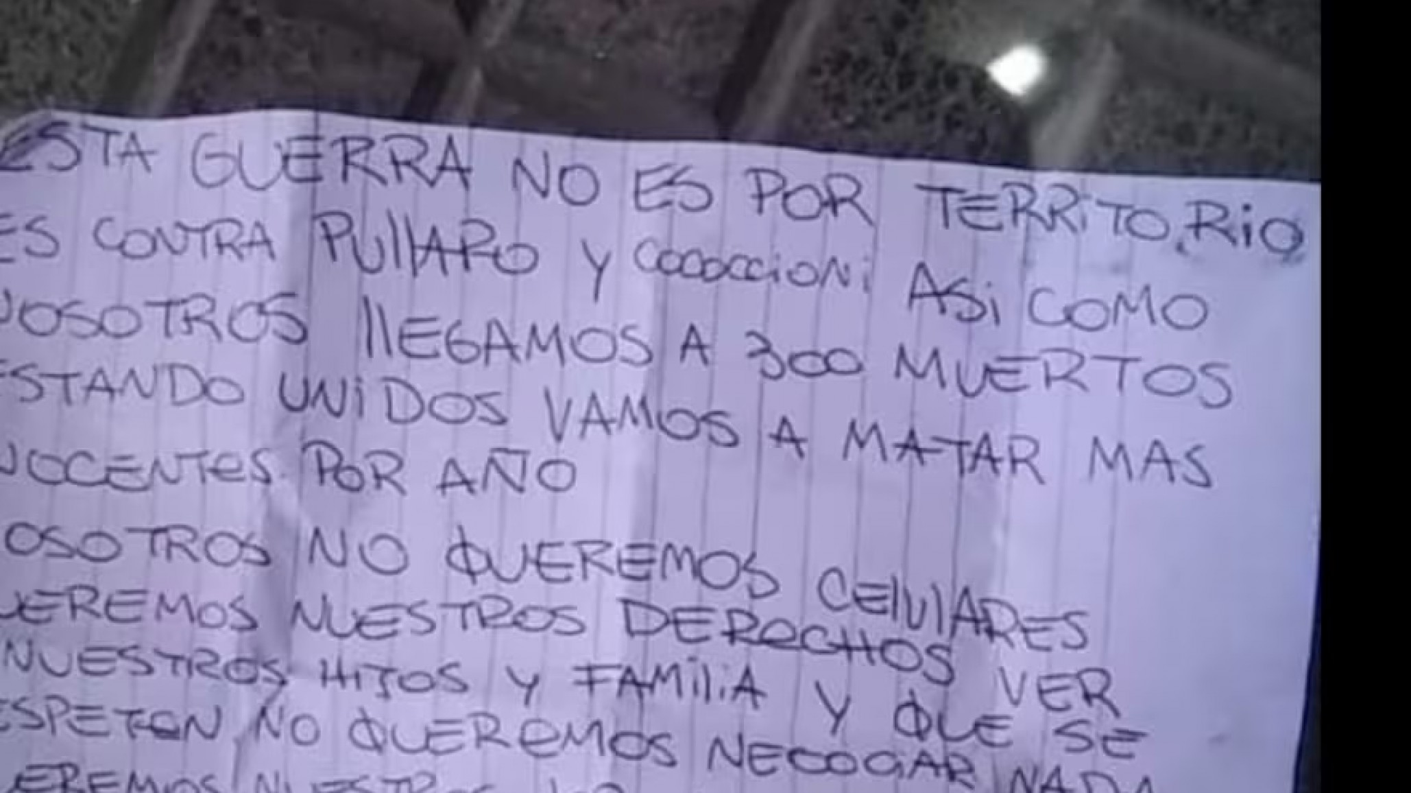 Mataron a un playero a balazos y dejaron un escrito: "Vamos a matar más inocentes por año"