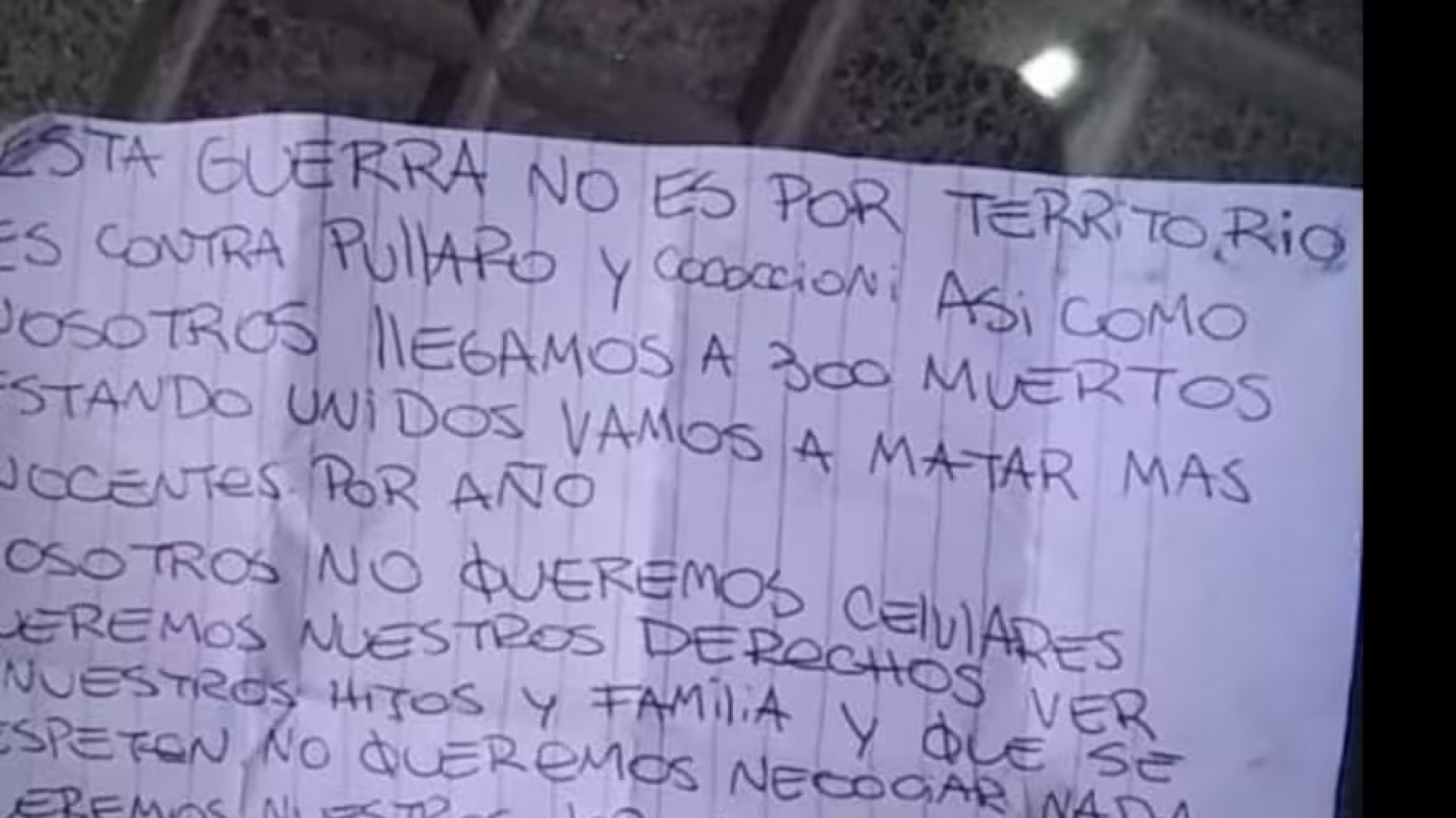 Mataron a un playero a balazos y dejaron un escrito: "Vamos a matar más inocentes por año"